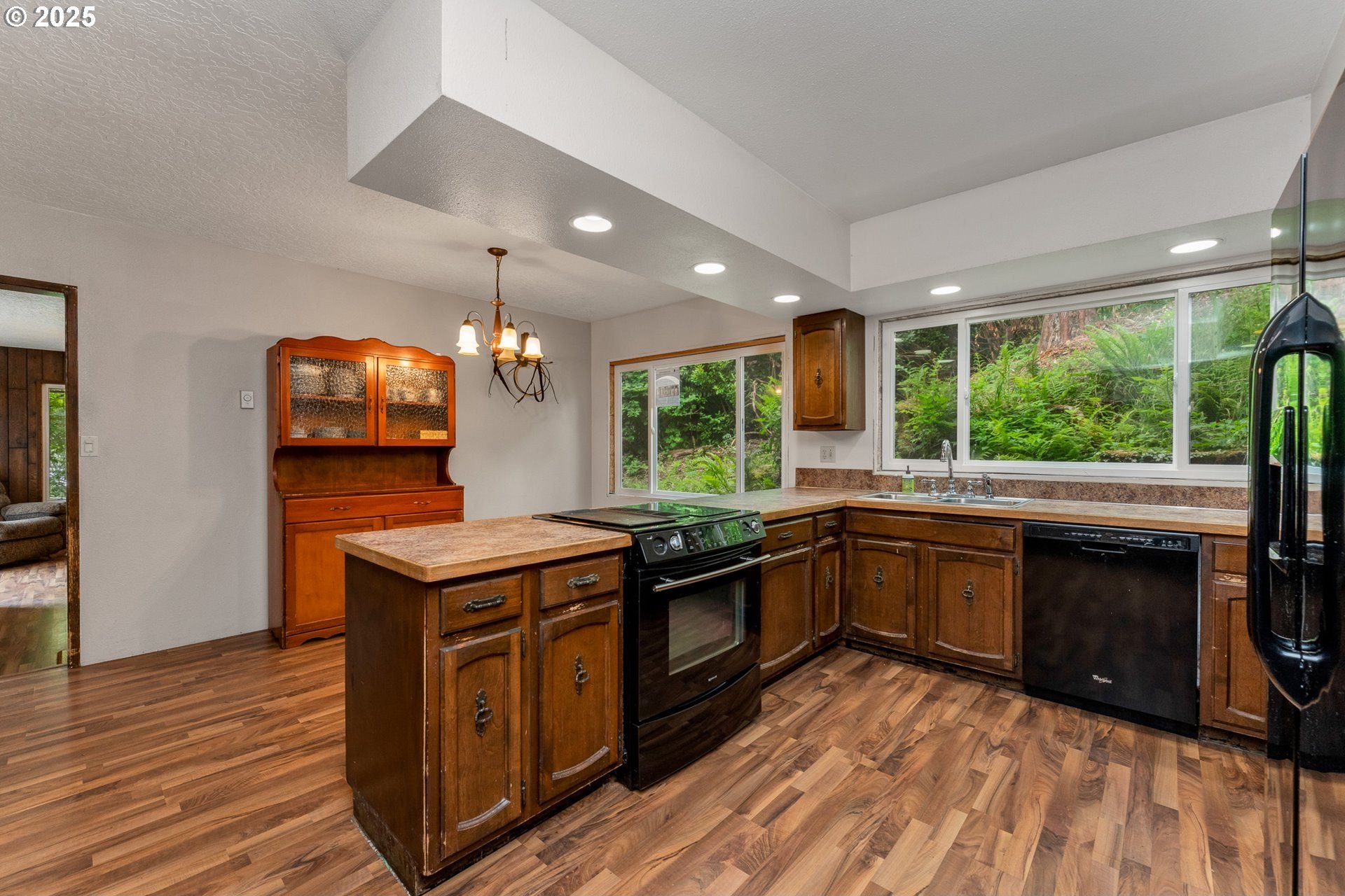 Nehalem, Oregon, 97131, United States, 5 Bedrooms Bedrooms, ,3 BathroomsBathrooms,Residential,For Sale,1847261