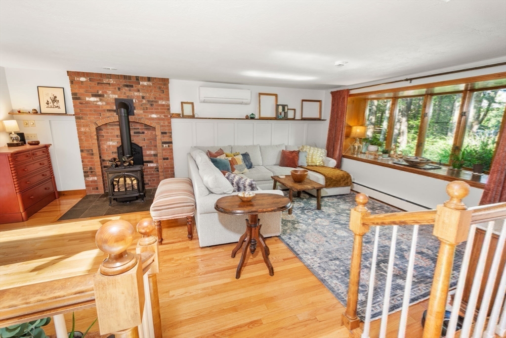 Holden, Massachusetts, 01520, United States, 4 Bedrooms Bedrooms, ,3 BathroomsBathrooms,Residential,For Sale,1948206