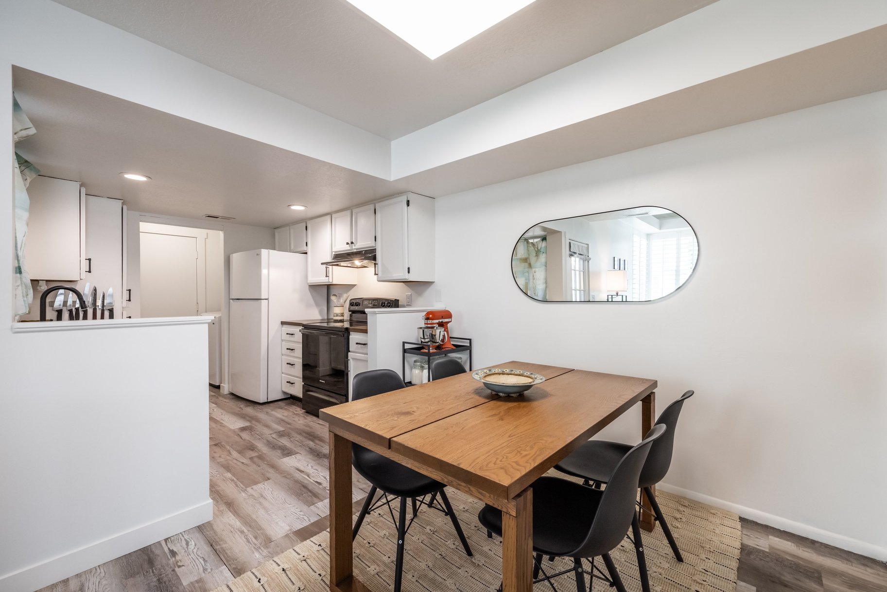  Vaulted Great Room, Cozy Fireplace, Central Location - 物件實景