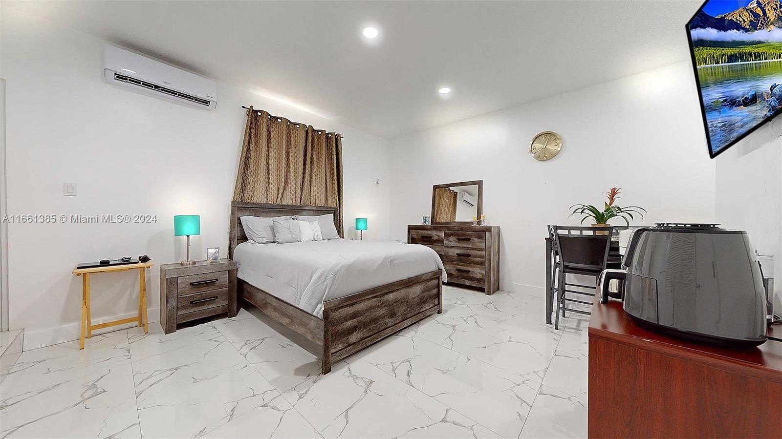 Miami, Florida, 33175, United States, 5 Bedrooms Bedrooms, ,4 BathroomsBathrooms,Residential,For Sale,1978992