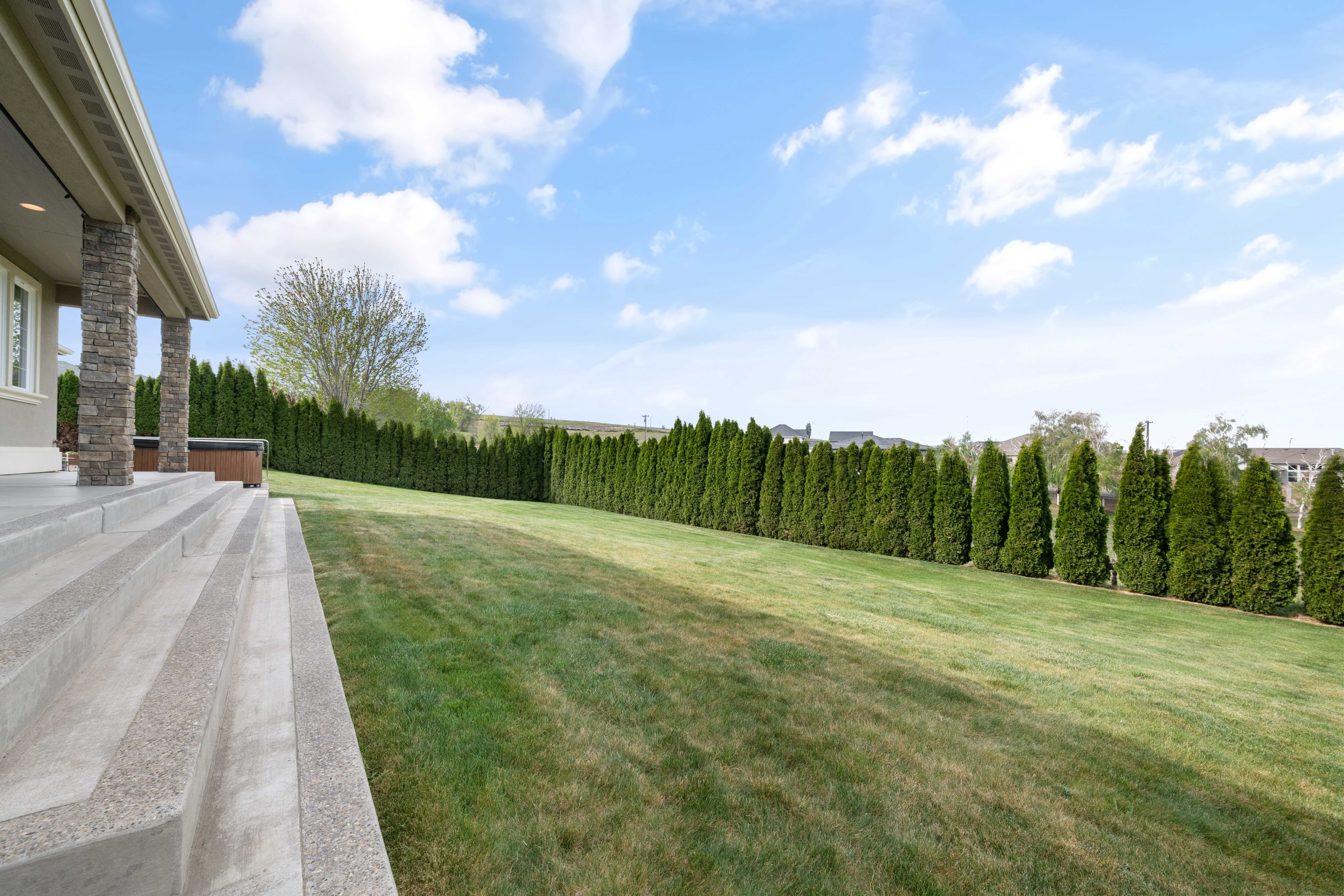  Custom Built on 1 Acre - 物件實景