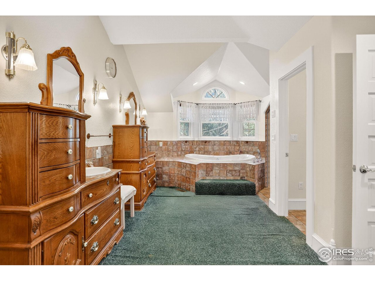 Lafayette, Colorado, 80026, United States, 5 Bedrooms Bedrooms, ,5 BathroomsBathrooms,Residential,For Sale,1991447