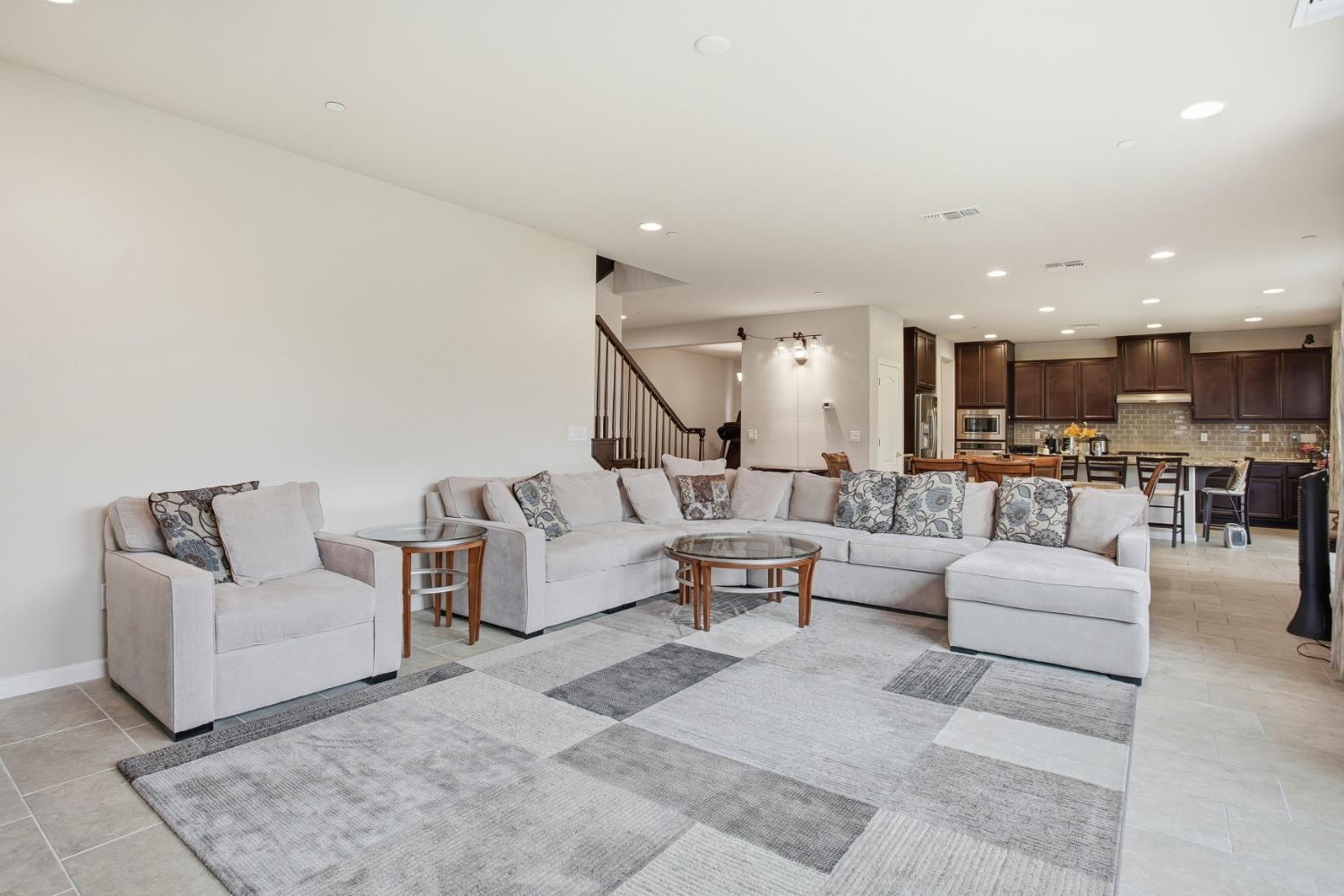 Elk Grove, California, 95757, United States, 4 Bedrooms Bedrooms, ,4 BathroomsBathrooms,Residential,For Sale,1999754