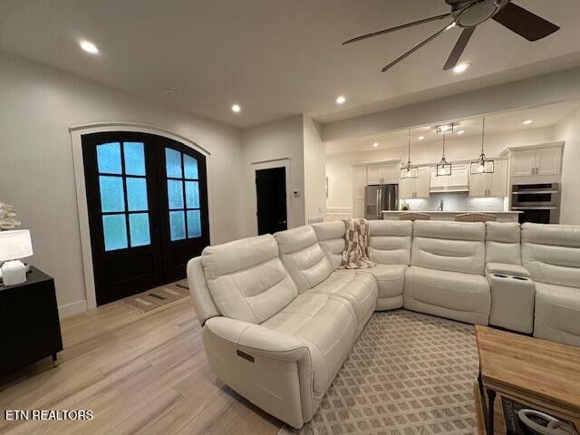 Middlesboro, Kentucky, 40965, United States, 5 Bedrooms Bedrooms, ,4 BathroomsBathrooms,Residential,For Sale,1915642