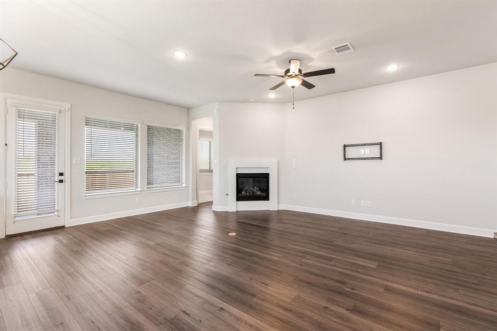 Mansfield, Texas, 76063, United States, 3 Bedrooms Bedrooms, ,2 BathroomsBathrooms,Residential,For Sale,1883184