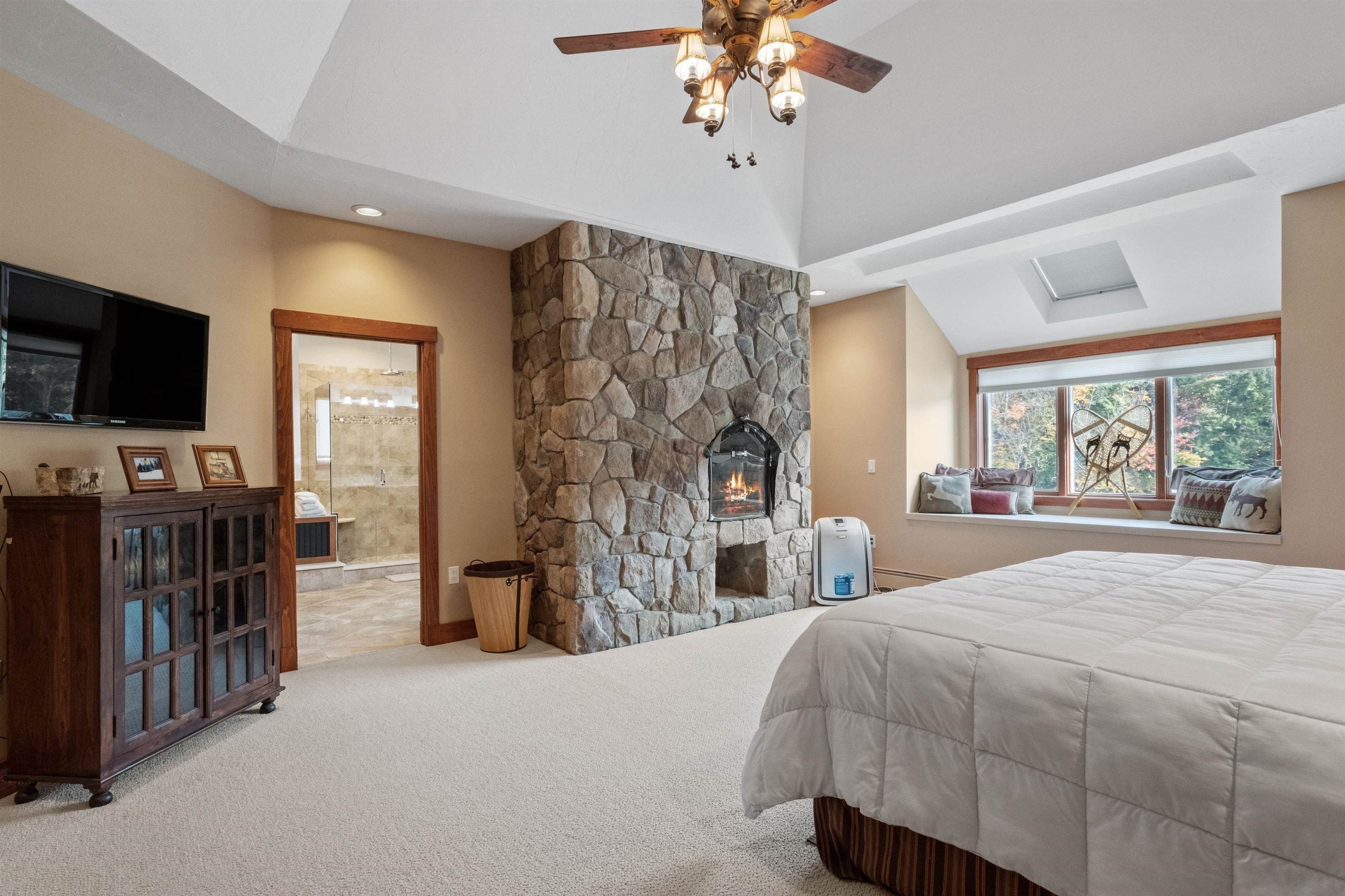 Lincoln, New Hampshire, 03251, United States, 4 Bedrooms Bedrooms, ,1 BathroomBathrooms,Residential,For Sale,1976224