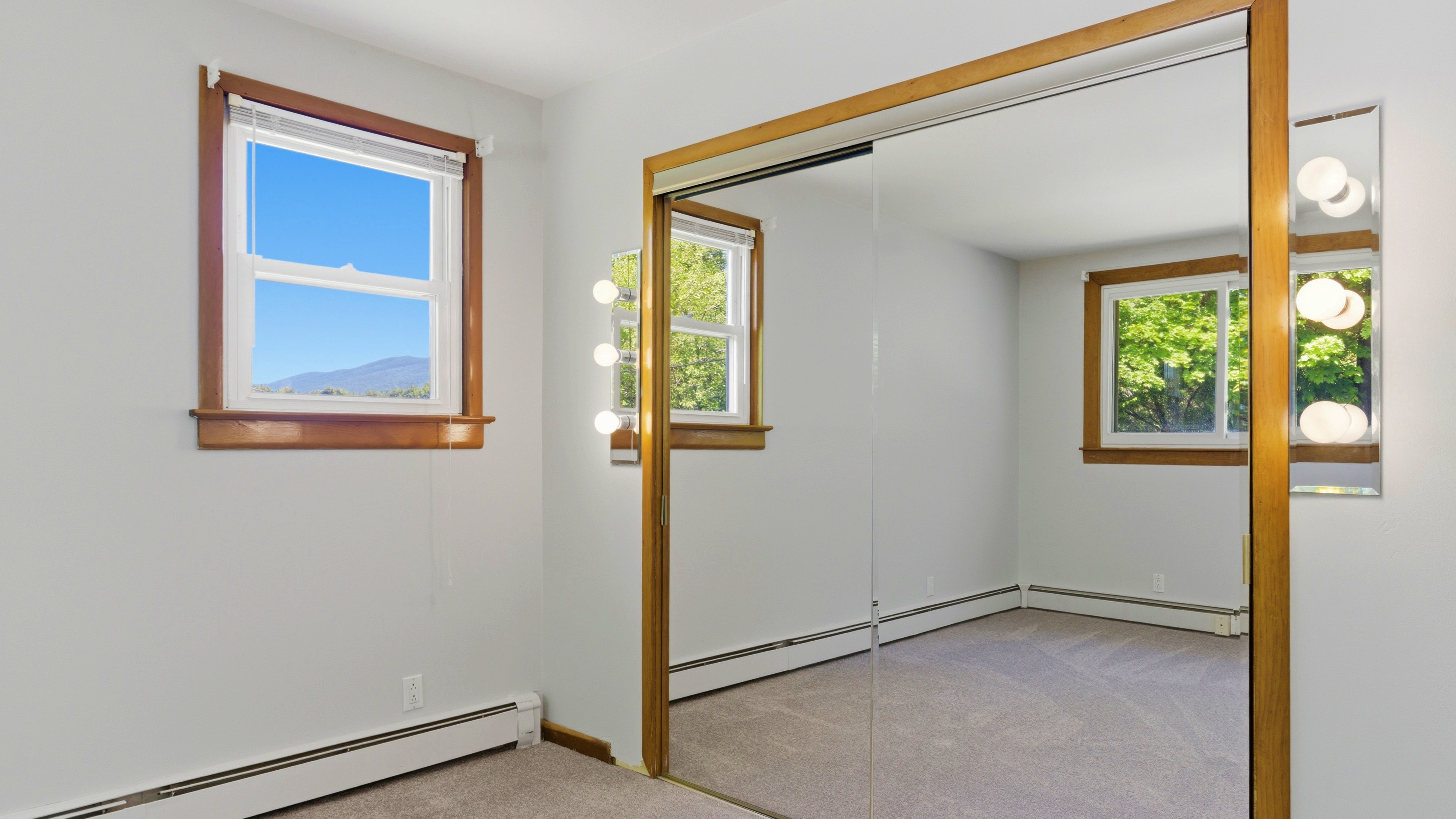  First Time Offered: Well-Maintained Split-Level on a Beautiful Berkshire Lot - 物件實景
