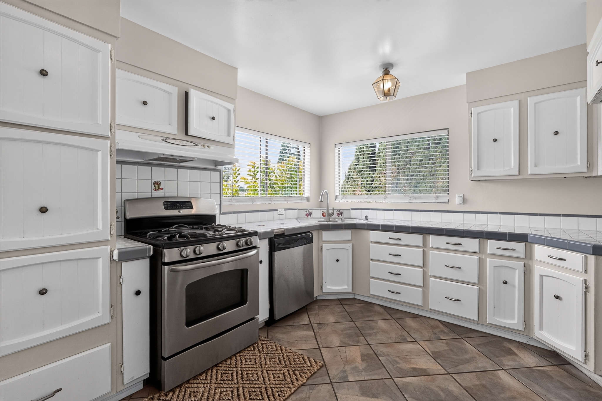  7615 Kittyhawk Avenue - 物件實景