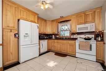 Lower Macungie Twp, Pennsylvania, 18103, United States, 4 Bedrooms Bedrooms, ,4 BathroomsBathrooms,Residential,For Sale,1739037