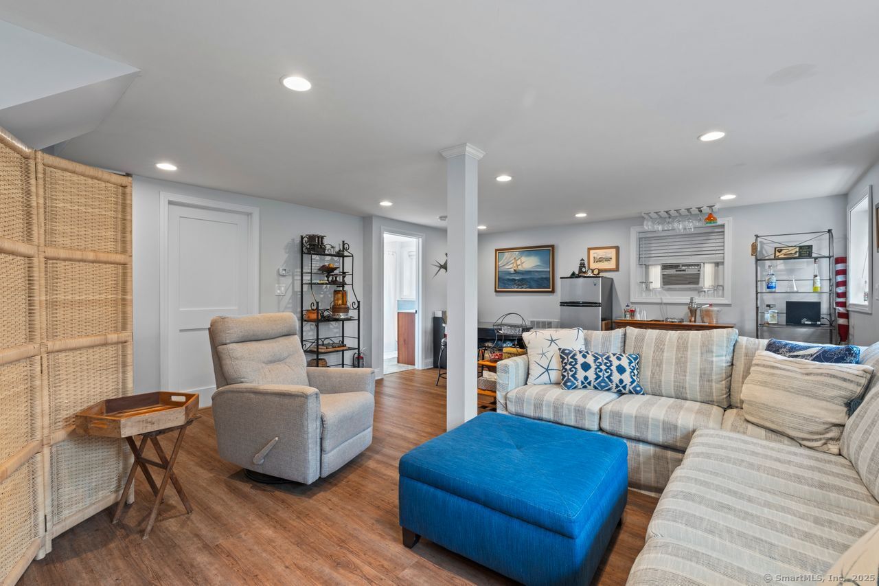 Guilford, Connecticut, 06437, United States, 3 Bedrooms Bedrooms, ,2 BathroomsBathrooms,Residential,For Sale,1906162
