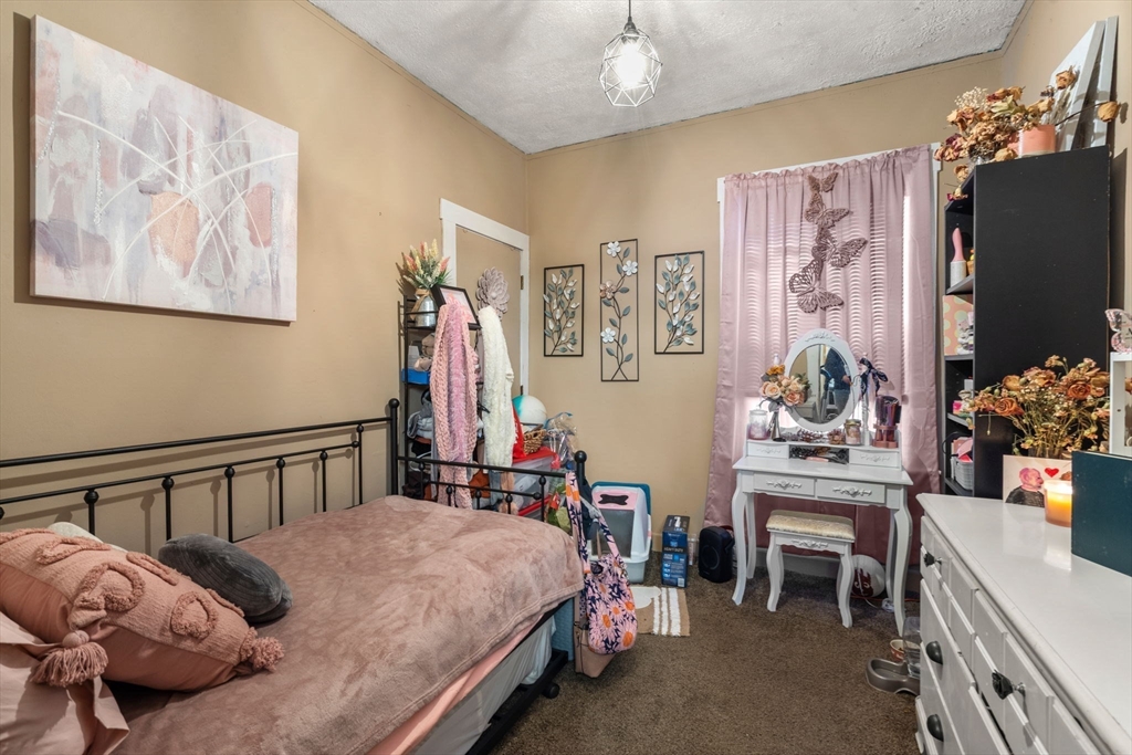 Fall River, Massachusetts, 02720, United States, 6 Bedrooms Bedrooms, ,2 BathroomsBathrooms,Residential,For Sale,1994928