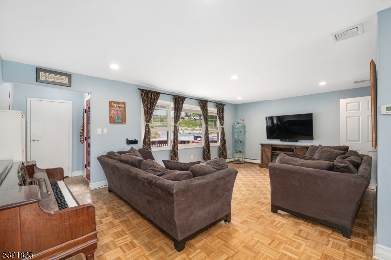 Lincoln Park Boro, New Jersey, 07035, United States, 4 Bedrooms Bedrooms, ,3 BathroomsBathrooms,Residential,For Sale,1991719