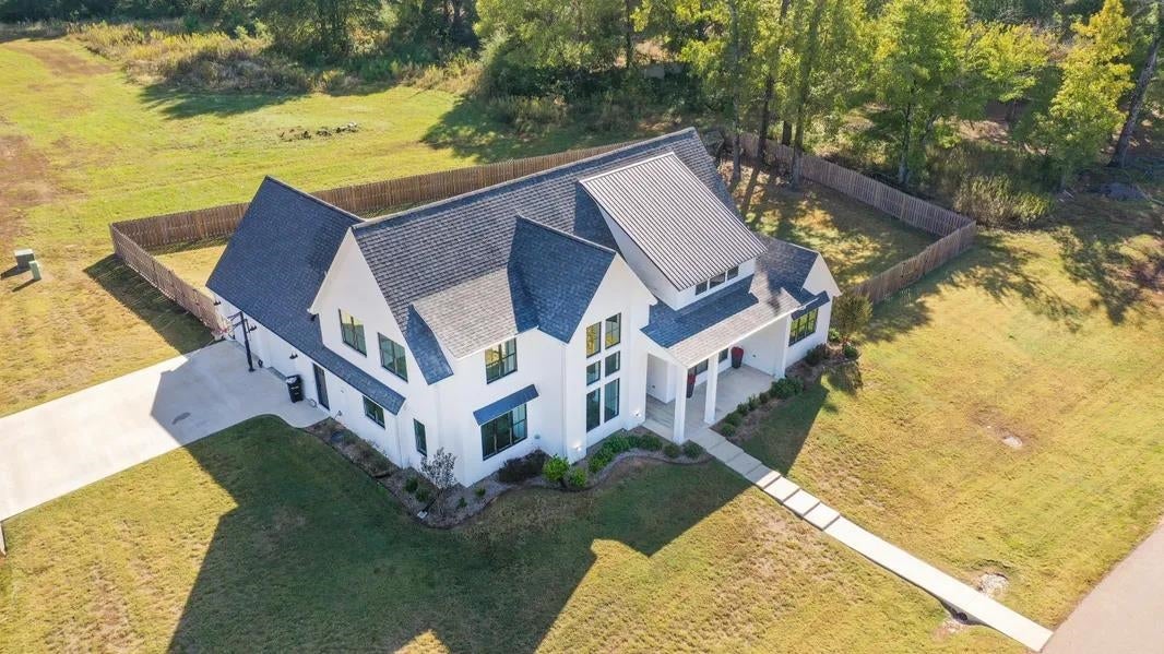 Texarkana, Texas, 75503, United States, 4 Bedrooms Bedrooms, ,4 BathroomsBathrooms,Residential,For Sale,1980394