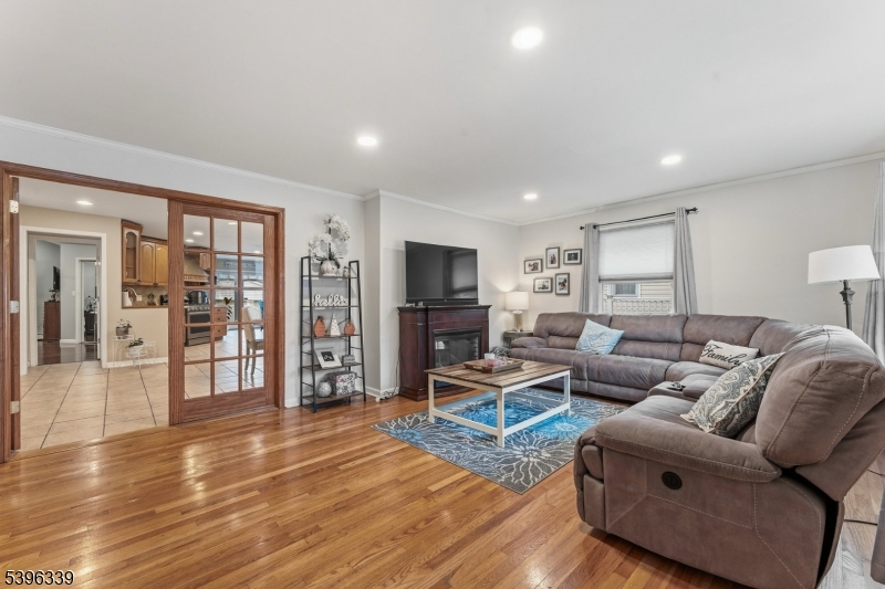 Dunellen Boro, New Jersey, 08812, United States, 3 Bedrooms Bedrooms, ,2 BathroomsBathrooms,Residential,For Sale,1991151