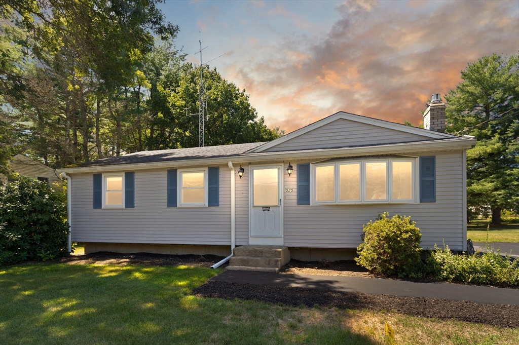 Mansfield, Massachusetts, 02048, United States, 3 Bedrooms Bedrooms, ,1 BathroomBathrooms,Residential,For Sale,1926255