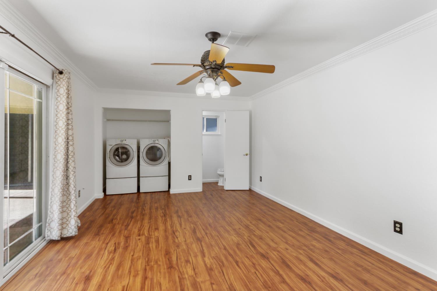 Elk Grove, California, 95624, United States, 4 Bedrooms Bedrooms, ,3 BathroomsBathrooms,Residential,For Sale,1987914