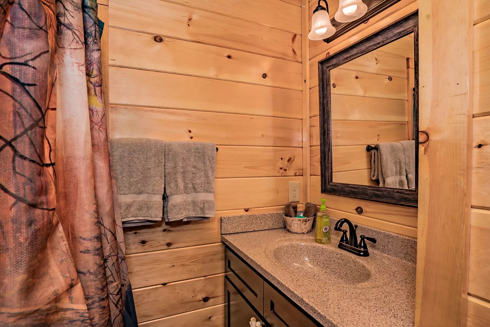 Pigeon Forge, Tennessee, 37863, United States, 4 Bedrooms Bedrooms, ,4 BathroomsBathrooms,Residential,For Sale,1997739