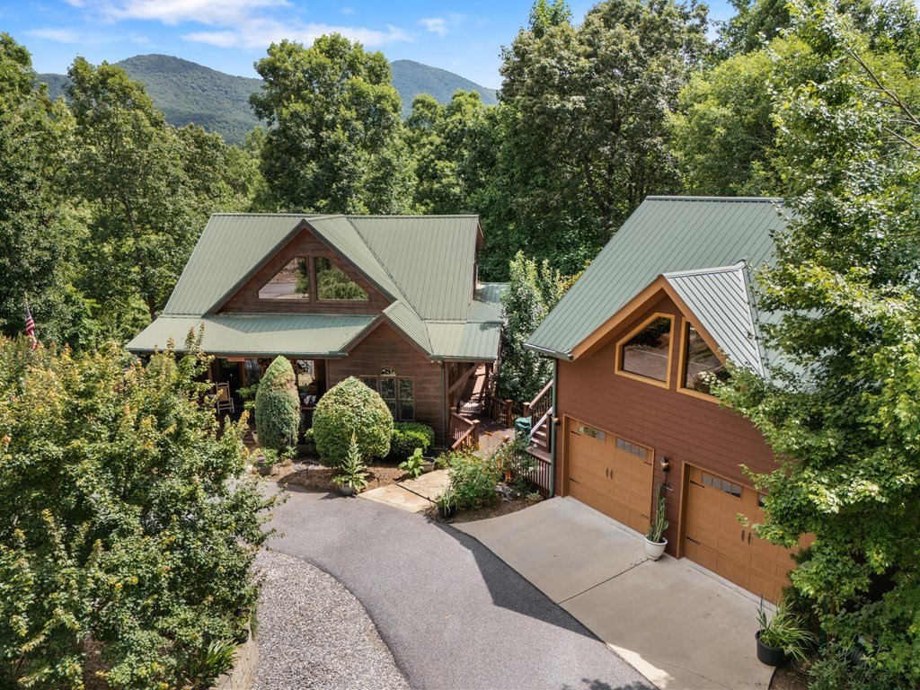 Blairsville, Georgia, 30512, United States, 3 Bedrooms Bedrooms, ,4 BathroomsBathrooms,Residential,For Sale,1895292