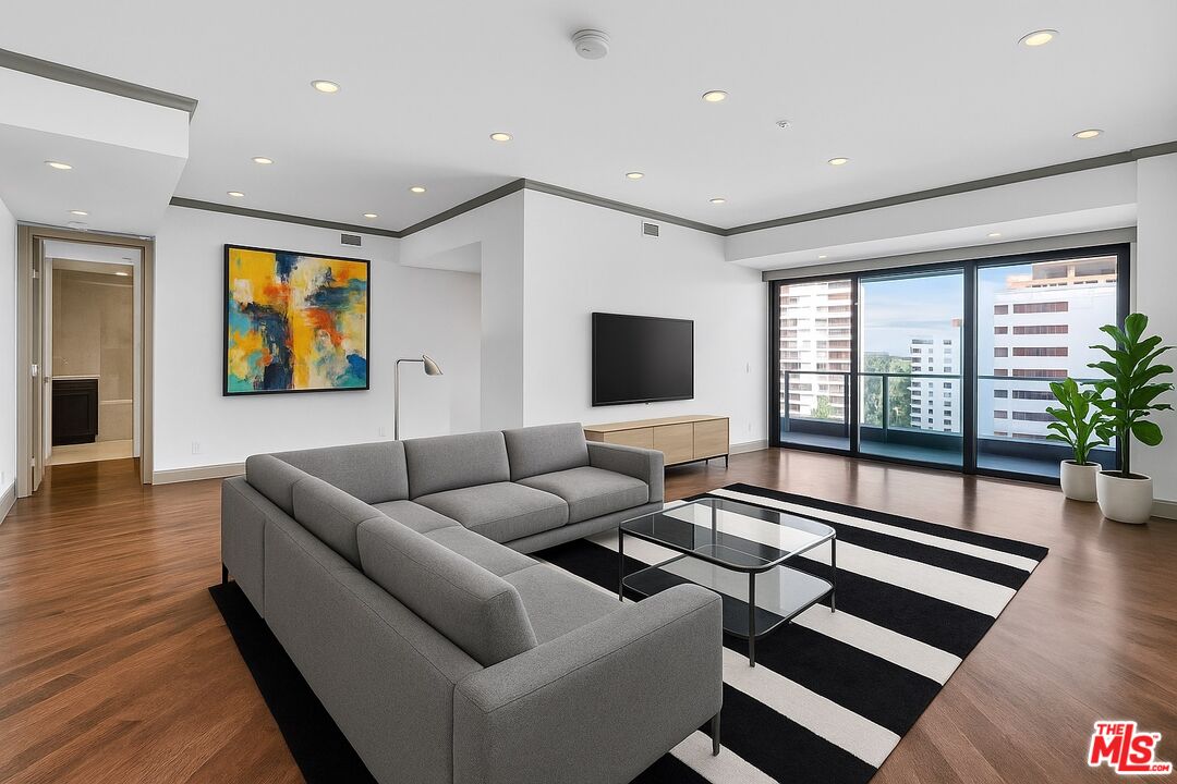 Los Angeles, California, 90024, United States, 2 Bedrooms Bedrooms, ,3 BathroomsBathrooms,Residential,For Sale,1932813