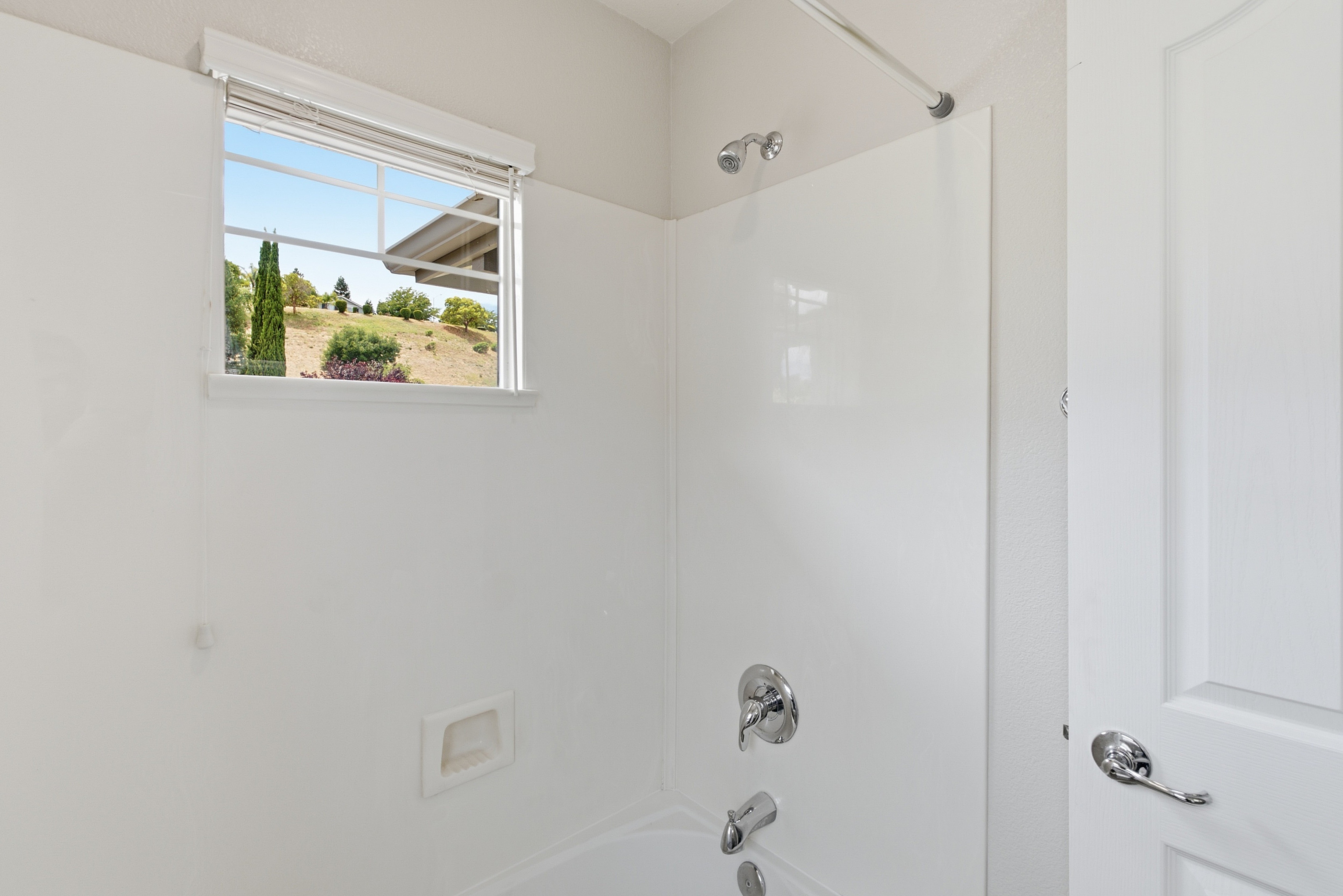  Beautifully Updated Henry Ranch Home with Scenic Views and Modern Comfort - 物件實景