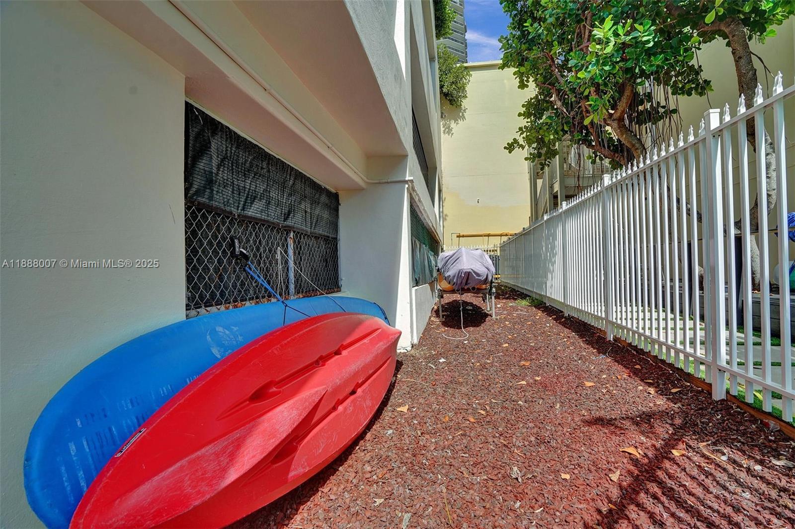 Aventura, Florida, 33180, United States, 2 Bedrooms Bedrooms, ,2 BathroomsBathrooms,Residential,For Sale,1954501