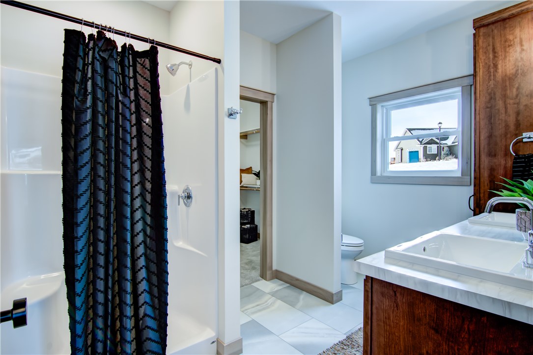 Eau Claire, Wisconsin, 54703, United States, 5 Bedrooms Bedrooms, ,3 BathroomsBathrooms,Residential,For Sale,1937821