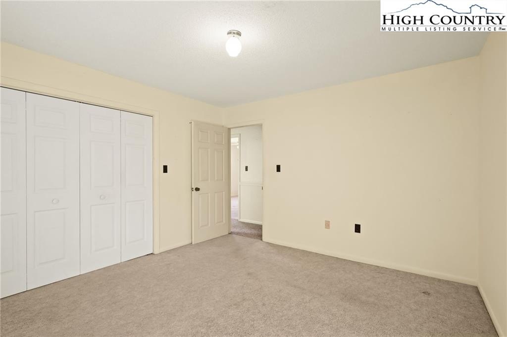 Banner Elk, North Carolina, 28604, United States, 2 Bedrooms Bedrooms, ,2 BathroomsBathrooms,Residential,For Sale,1977010