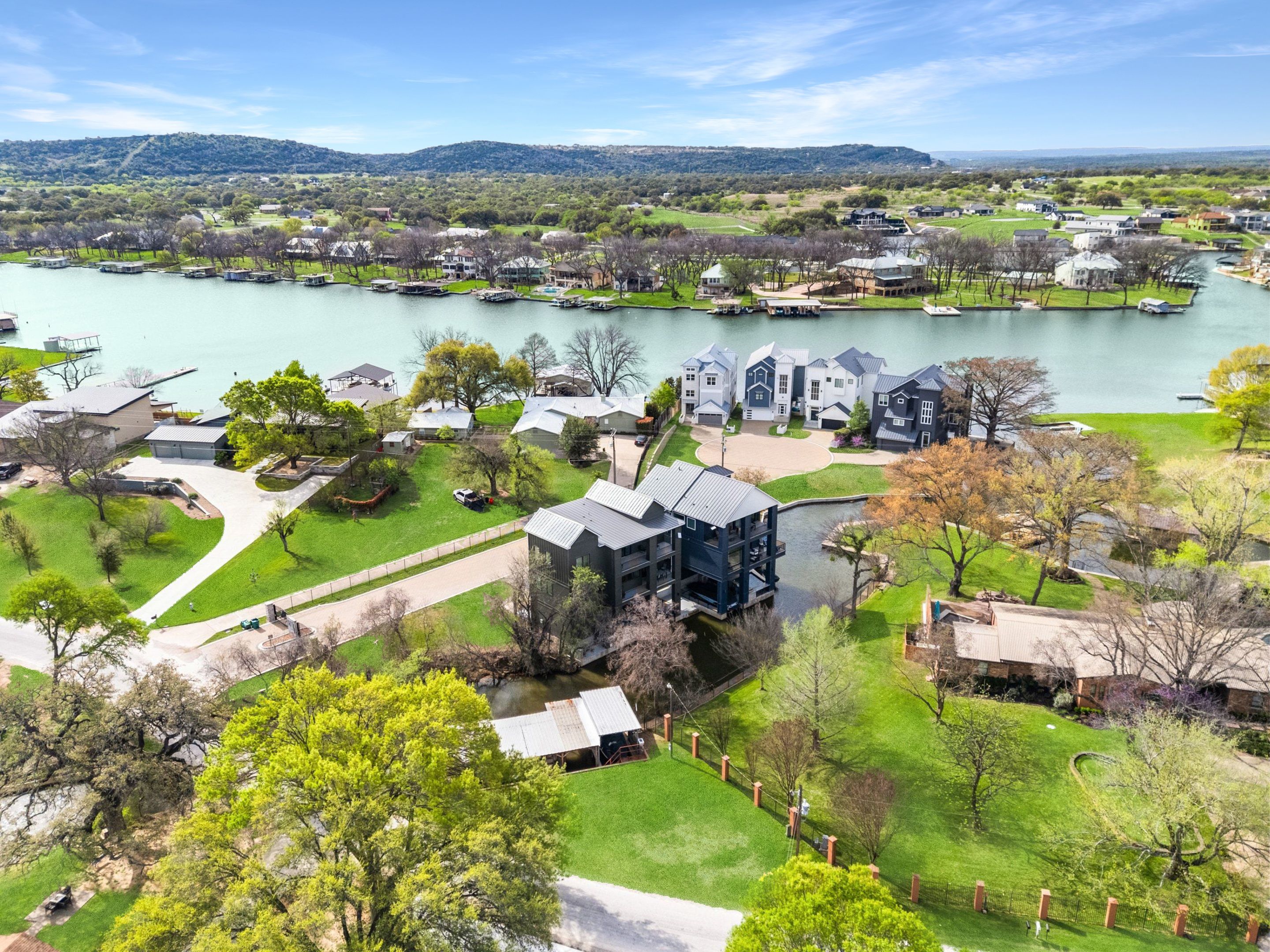  Luxury Value 2023 build on Lake LBJ - 物件實景