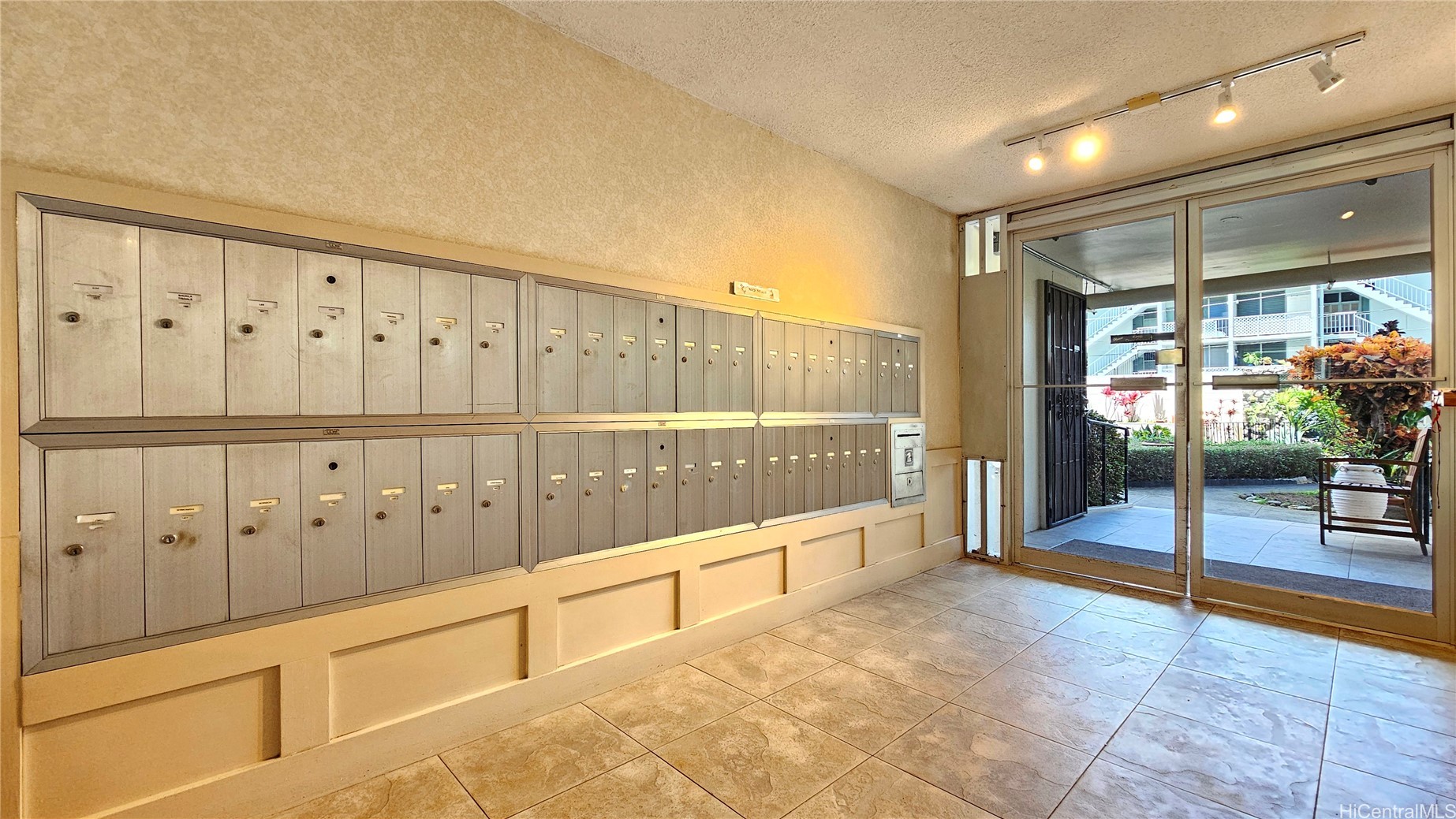 Honolulu, Hawaii, 96822, United States, 2 Bedrooms Bedrooms, ,2 BathroomsBathrooms,Residential,For Sale,1868361