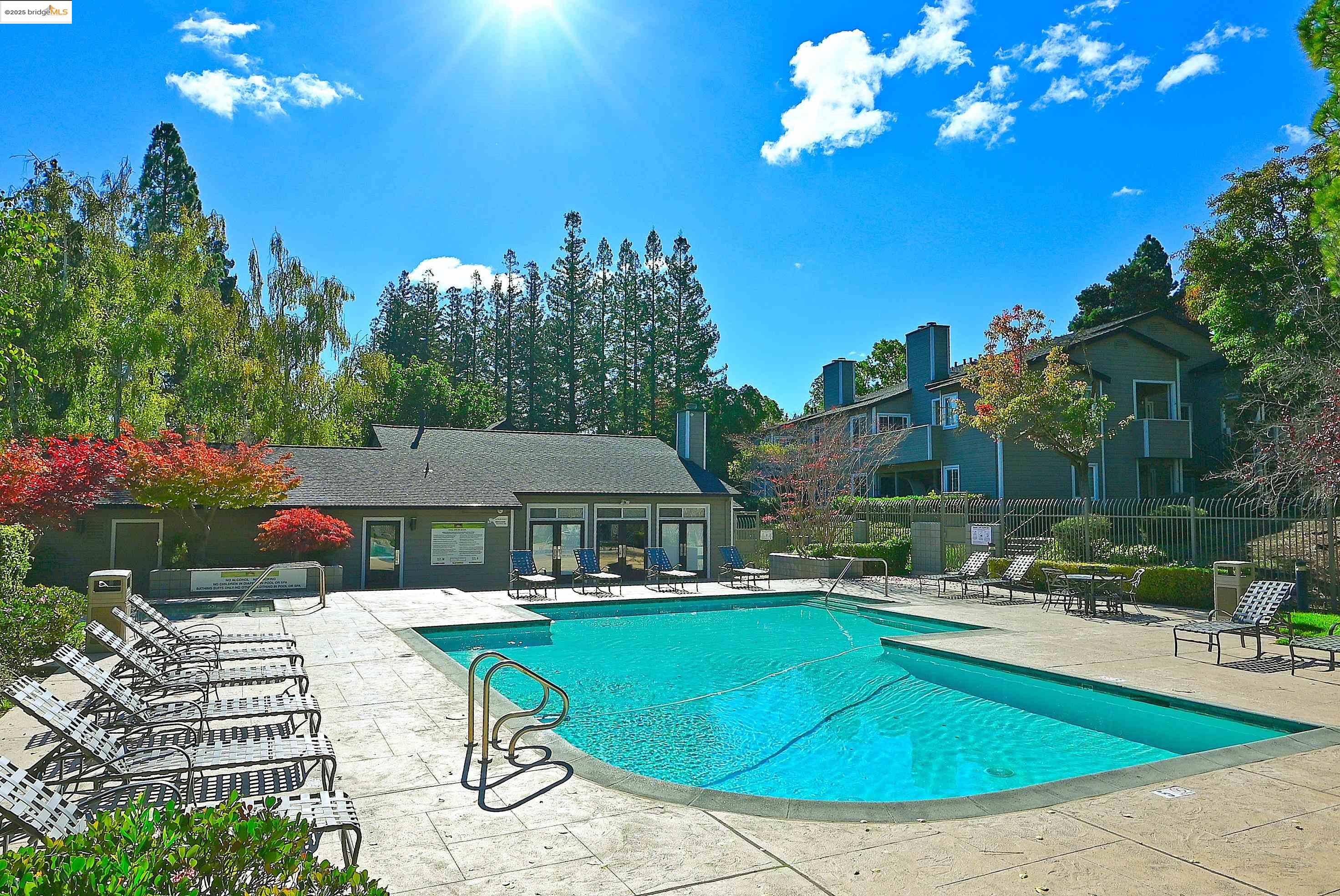 Oakland, California, 94605, United States, 2 Bedrooms Bedrooms, ,2 BathroomsBathrooms,Residential,For Sale,2000810