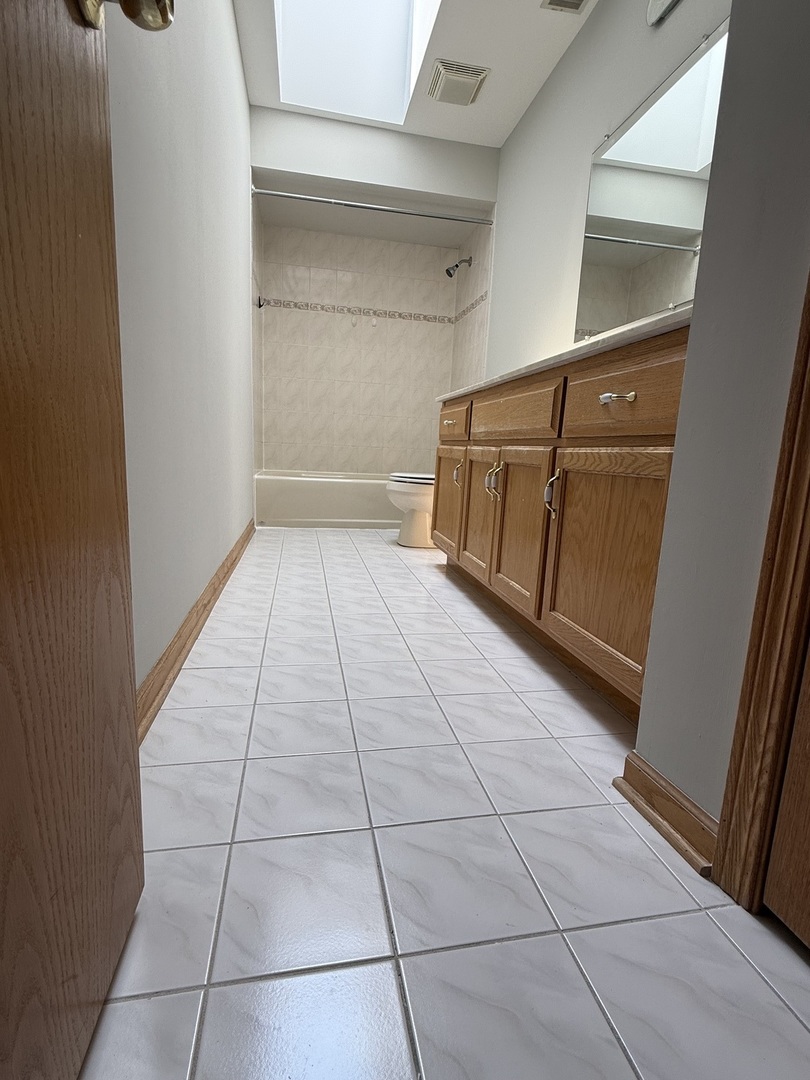 Burbank, Illinois, 60459, United States, 4 Bedrooms Bedrooms, ,3 BathroomsBathrooms,Residential,For Sale,1921383