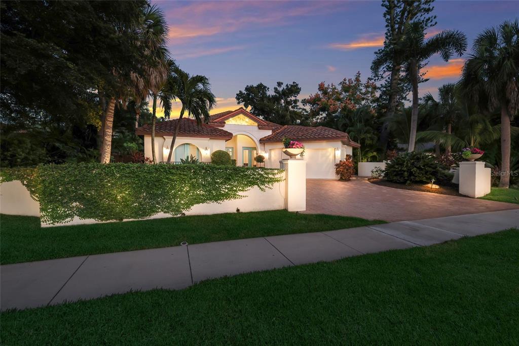 Sarasota, Florida, 34234, United States, 3 Bedrooms Bedrooms, ,3 BathroomsBathrooms,Residential,For Sale,1989538