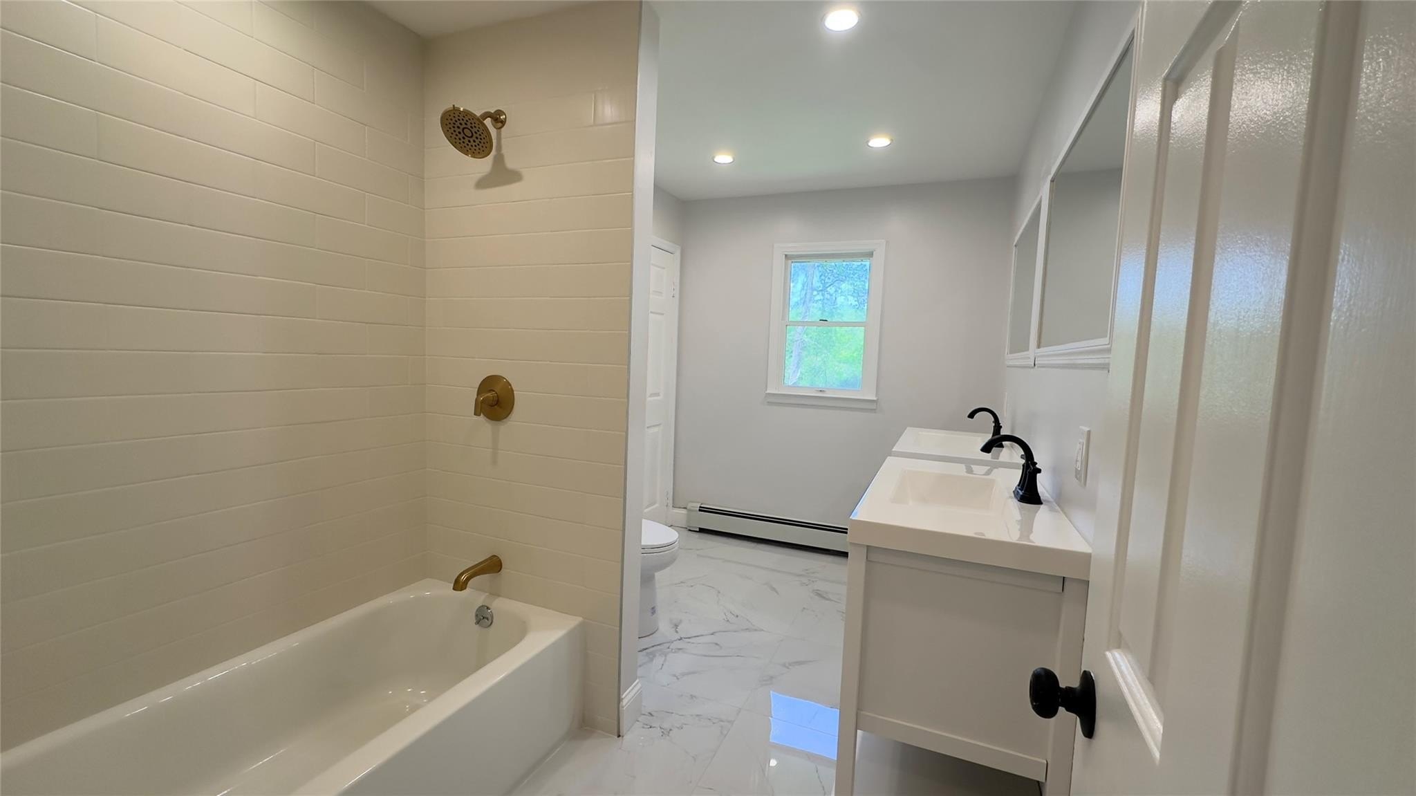 Kingston, New York, 12401, United States, 3 Bedrooms Bedrooms, ,2 BathroomsBathrooms,Residential,For Sale,1944952