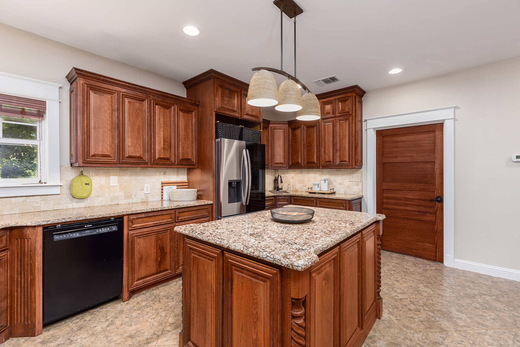 Bronson, Texas, 75930, United States, 5 Bedrooms Bedrooms, ,4 BathroomsBathrooms,Residential,For Sale,1944526