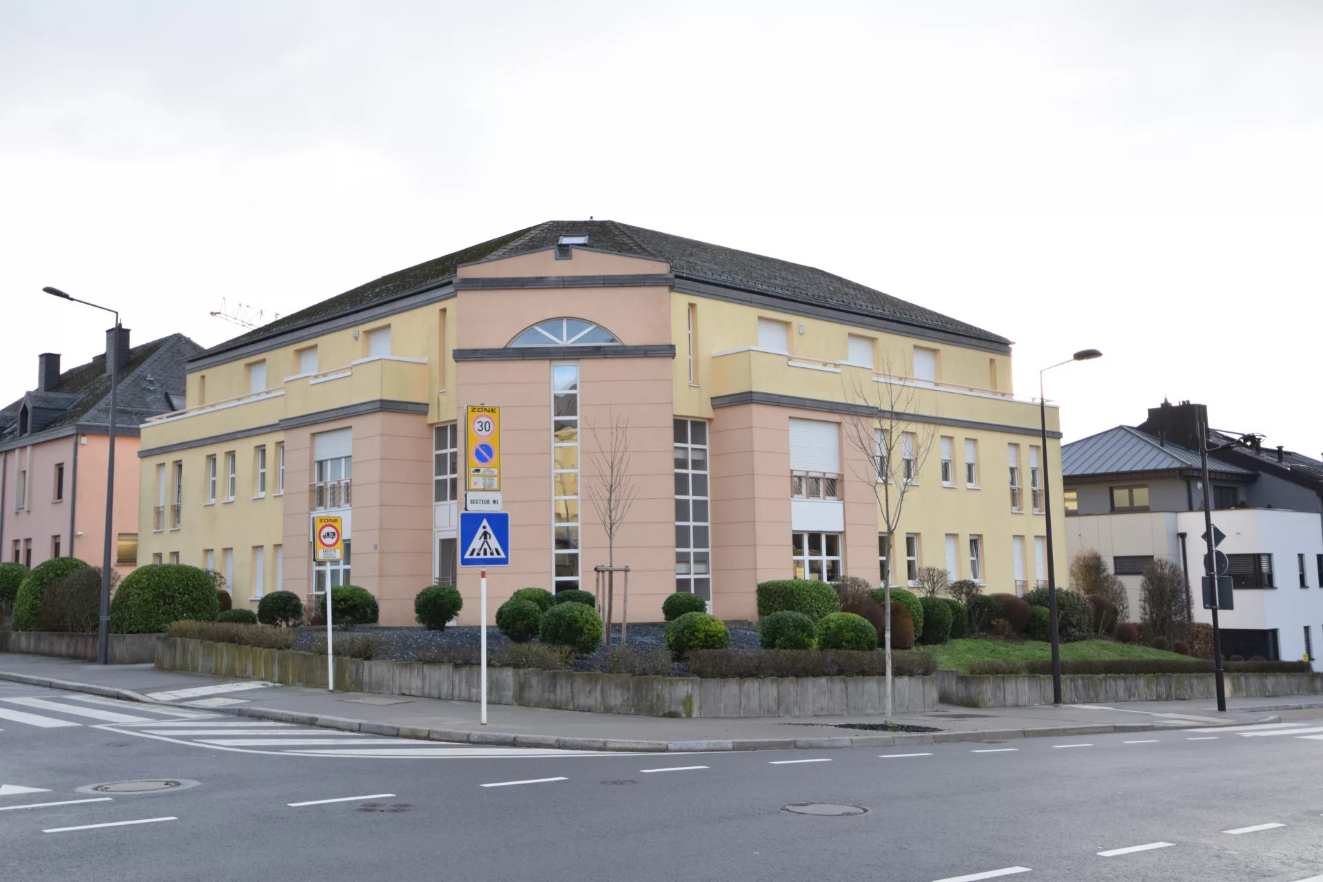 Luxembourg, Canton de Luxembourg, LU, 2 Bedrooms Bedrooms, ,1 BathroomBathrooms,Residential,For Sale,1999100