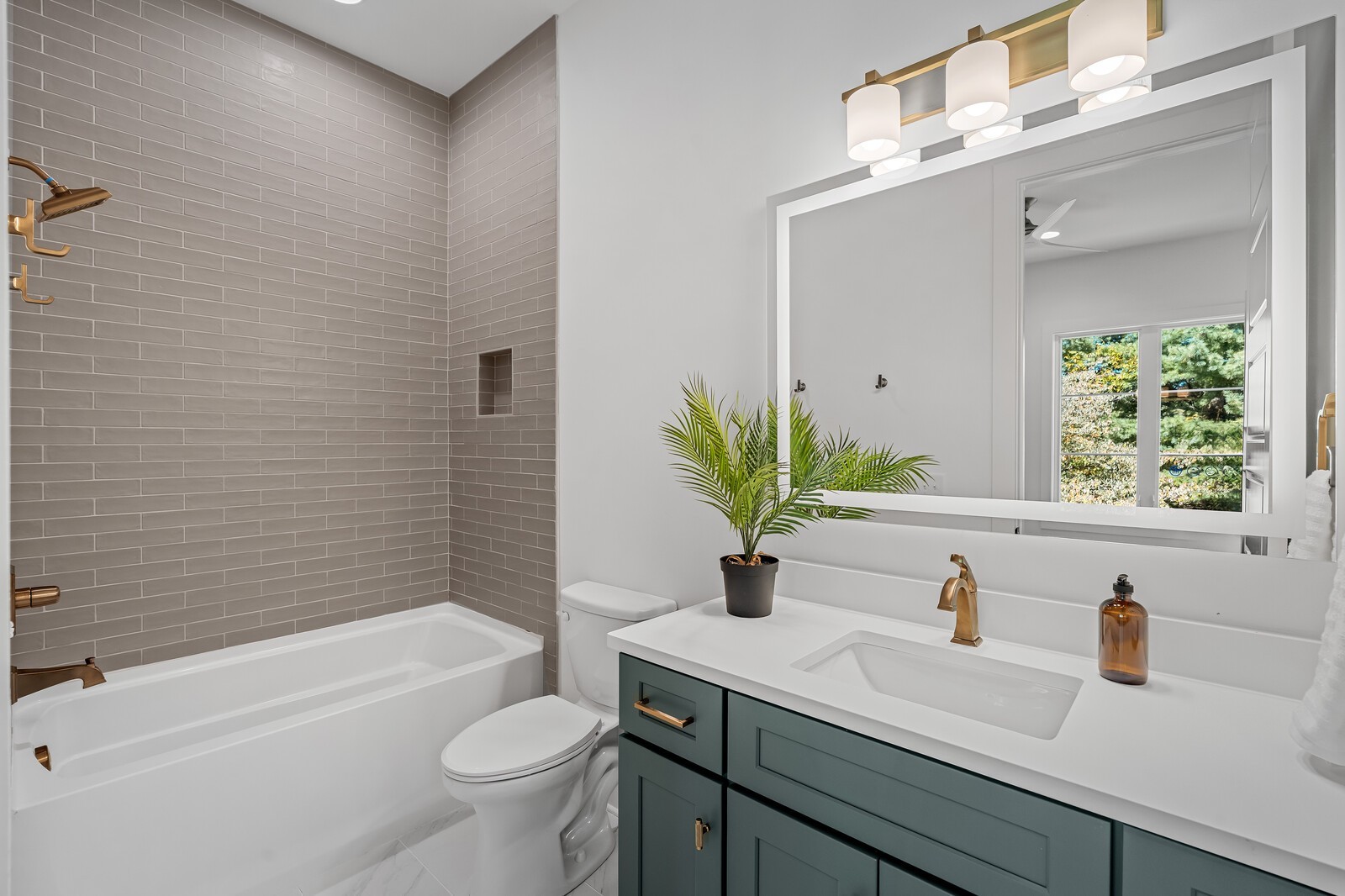 Nashville, Tennessee, 37206, United States, 4 Bedrooms Bedrooms, ,7 BathroomsBathrooms,Residential,For Sale,1989518