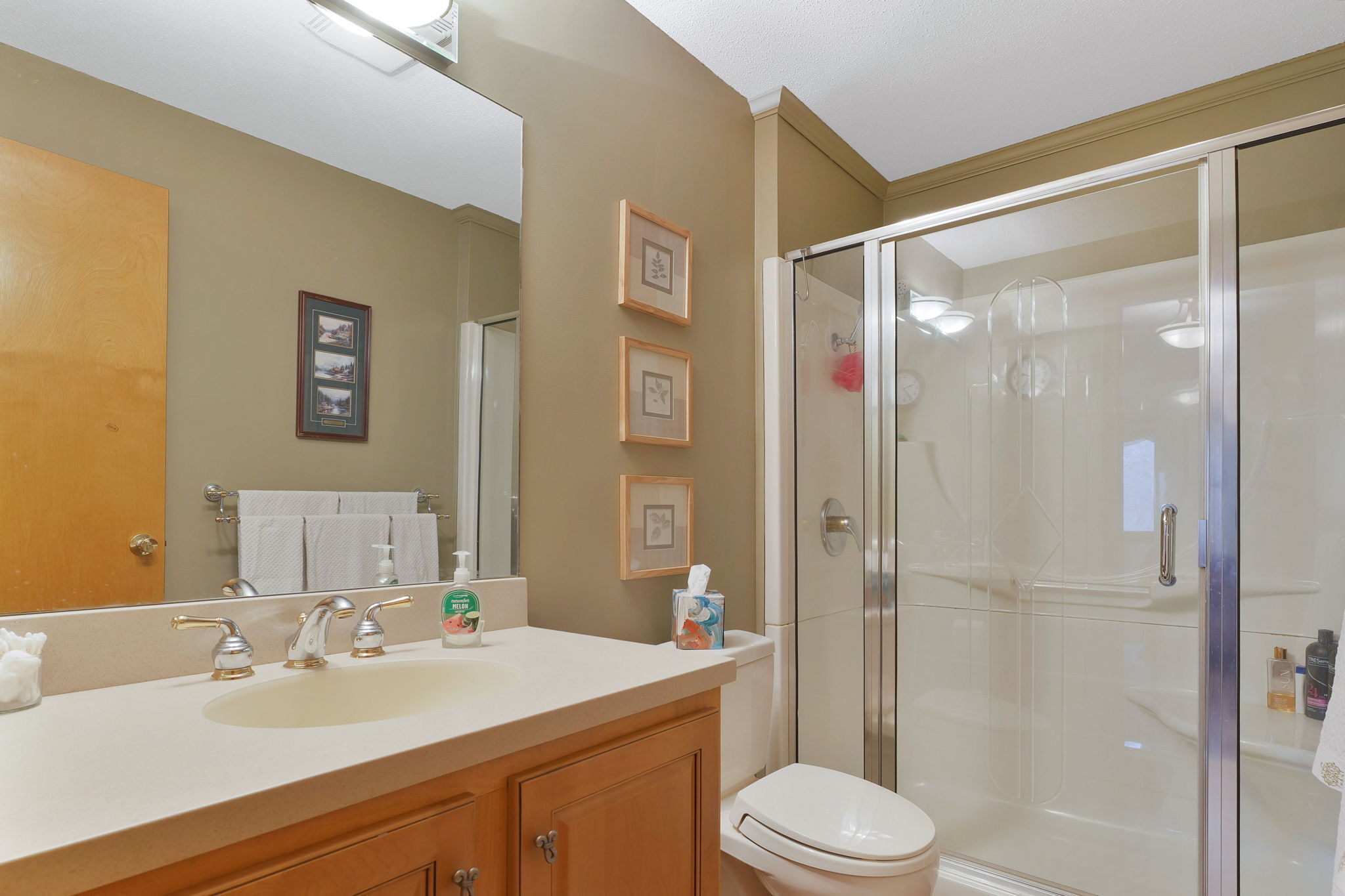 Tolland, Connecticut, 06084, United States, 3 Bedrooms Bedrooms, ,3 BathroomsBathrooms,Residential,For Sale,1993316