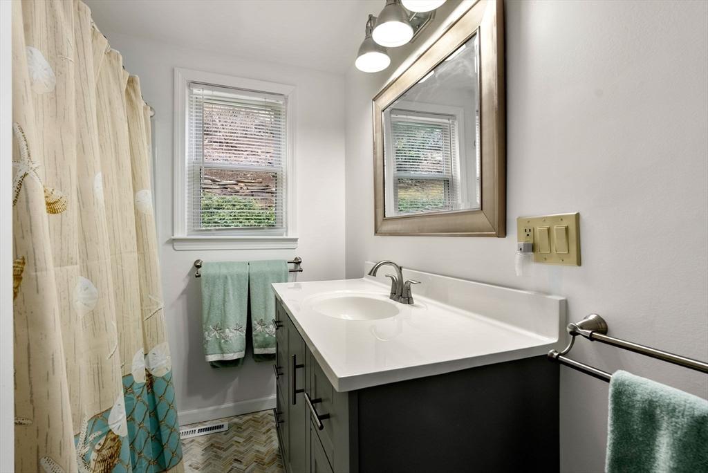 Holland, Massachusetts, 01521, United States, 3 Bedrooms Bedrooms, ,2 BathroomsBathrooms,Residential,For Sale,1864446