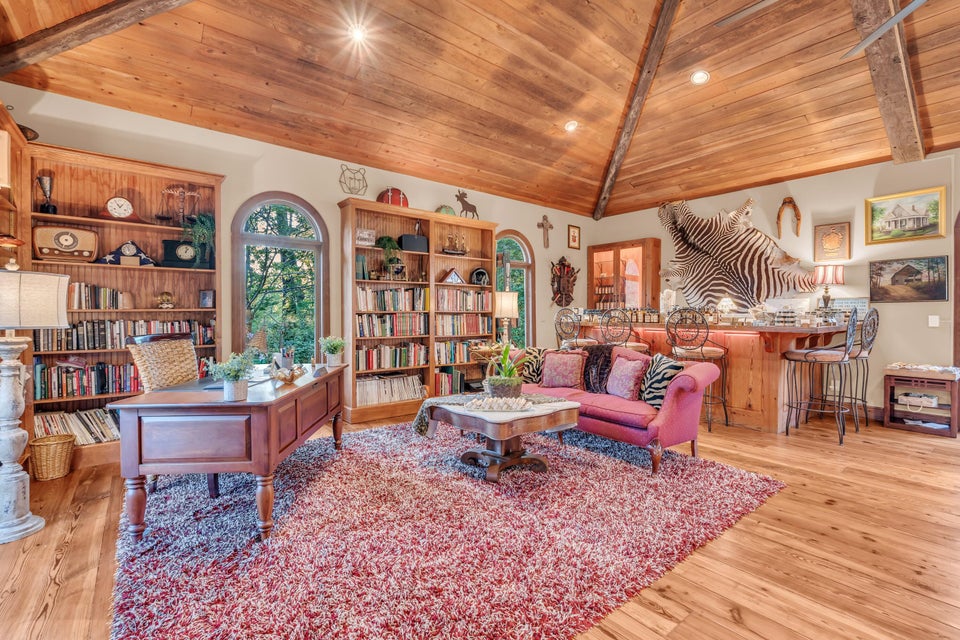 Columbus, Mississippi, 39705, United States, 4 Bedrooms Bedrooms, ,4 BathroomsBathrooms,Residential,For Sale,1976327