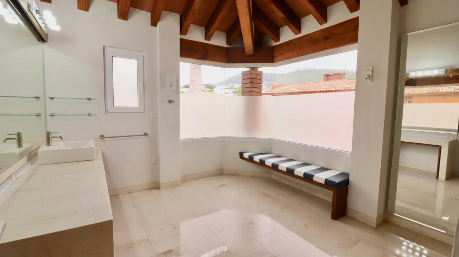 Cumbres de Guadalc?zar, Morelia, Michoacán de Ocampo, 58278, Mexico, 4 Bedrooms Bedrooms, ,4 BathroomsBathrooms,Residential,For Sale,Cumbres de Guadalc?zar,1578001
