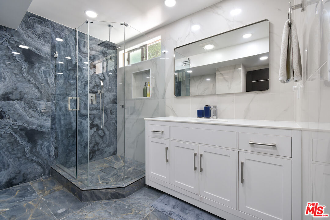Sherman Oaks, California, 91403, United States, 4 Bedrooms Bedrooms, ,4 BathroomsBathrooms,Residential,For Sale,1794454