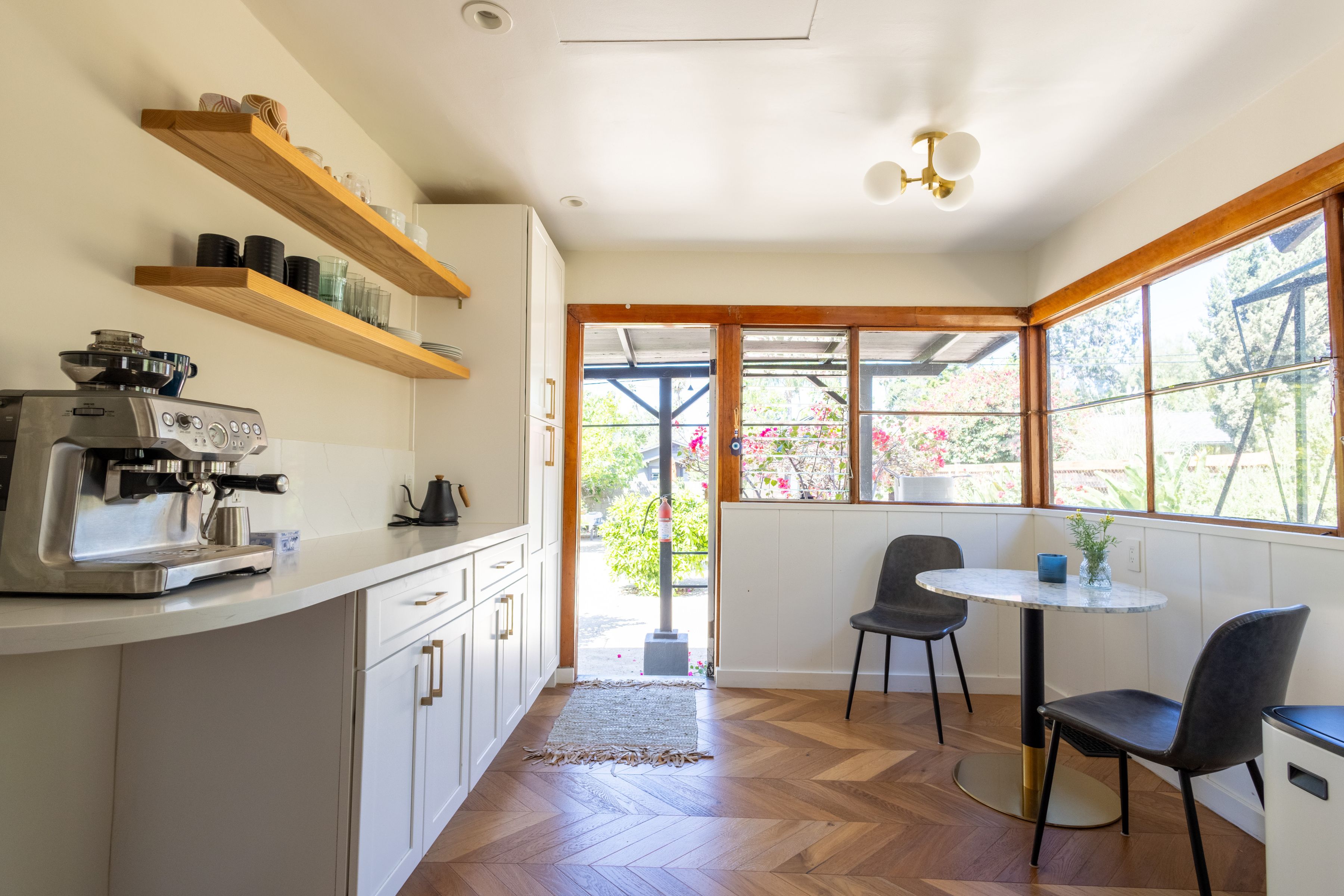  889 North Chester Avenue - 物件實景