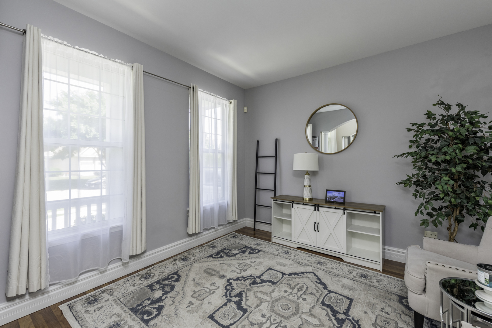 Lindenhurst, Illinois, 60046, United States, 5 Bedrooms Bedrooms, ,3 BathroomsBathrooms,Residential,For Sale,1971263