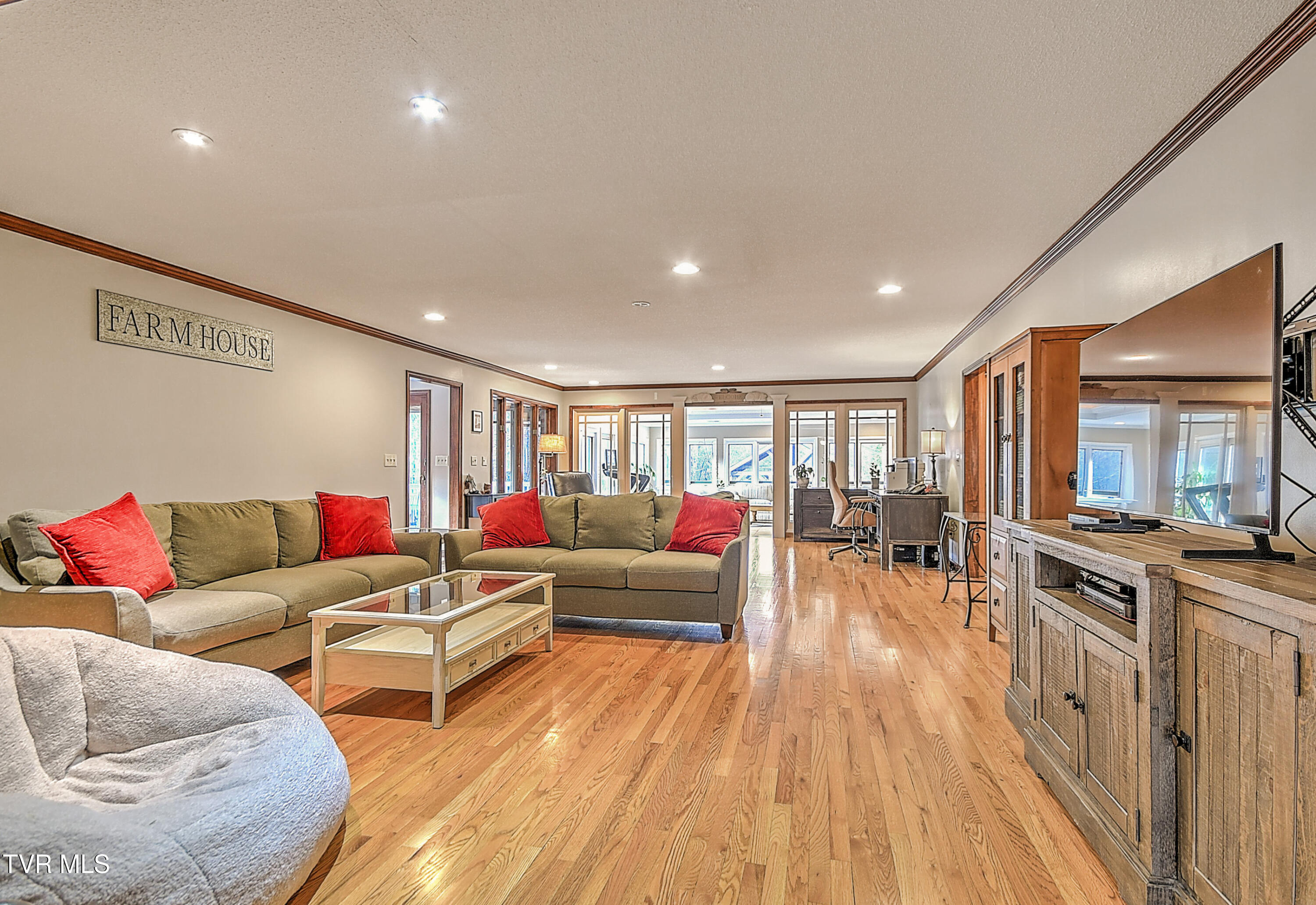 Jonesborough, Tennessee, 37659, United States, 6 Bedrooms Bedrooms, ,6 BathroomsBathrooms,Residential,For Sale,2011777