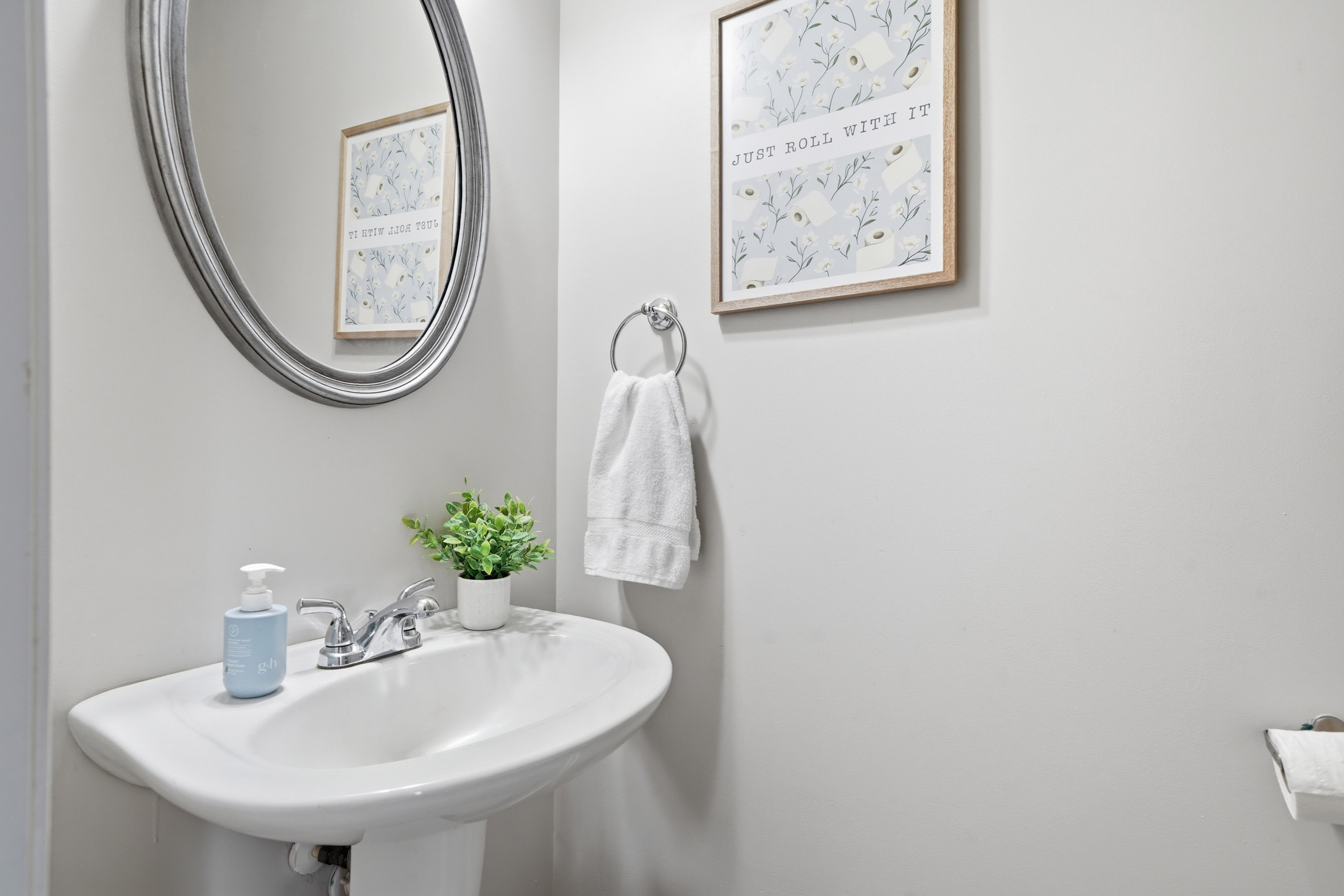  Charming End-Unit Townhome at the End of a Peaceful Cul-de-Sac - 物件實景