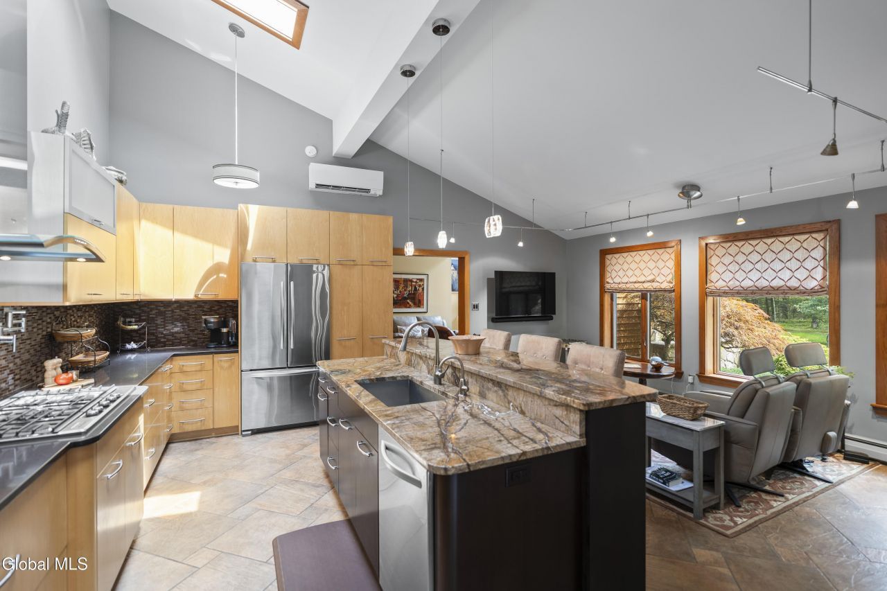 Coeymans Hollow, New York, 12046, United States, 4 Bedrooms Bedrooms, ,3 BathroomsBathrooms,Residential,For Sale,1907699