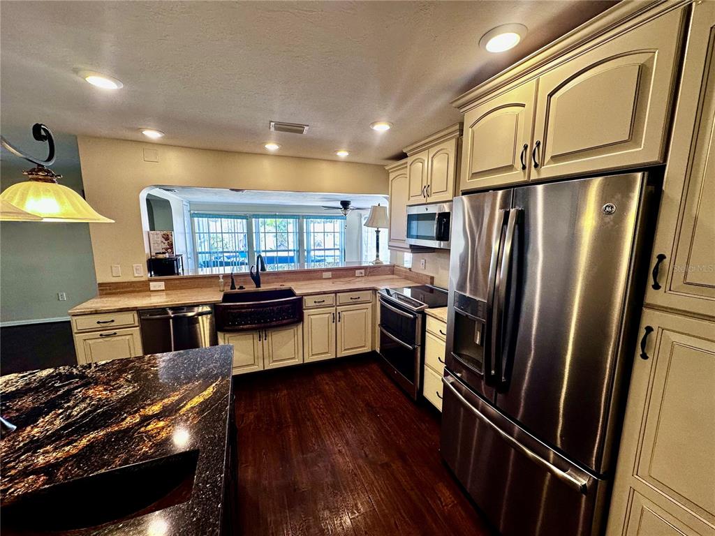 Sarasota, Florida, 34235, United States, 4 Bedrooms Bedrooms, ,3 BathroomsBathrooms,Residential,For Sale,1883388