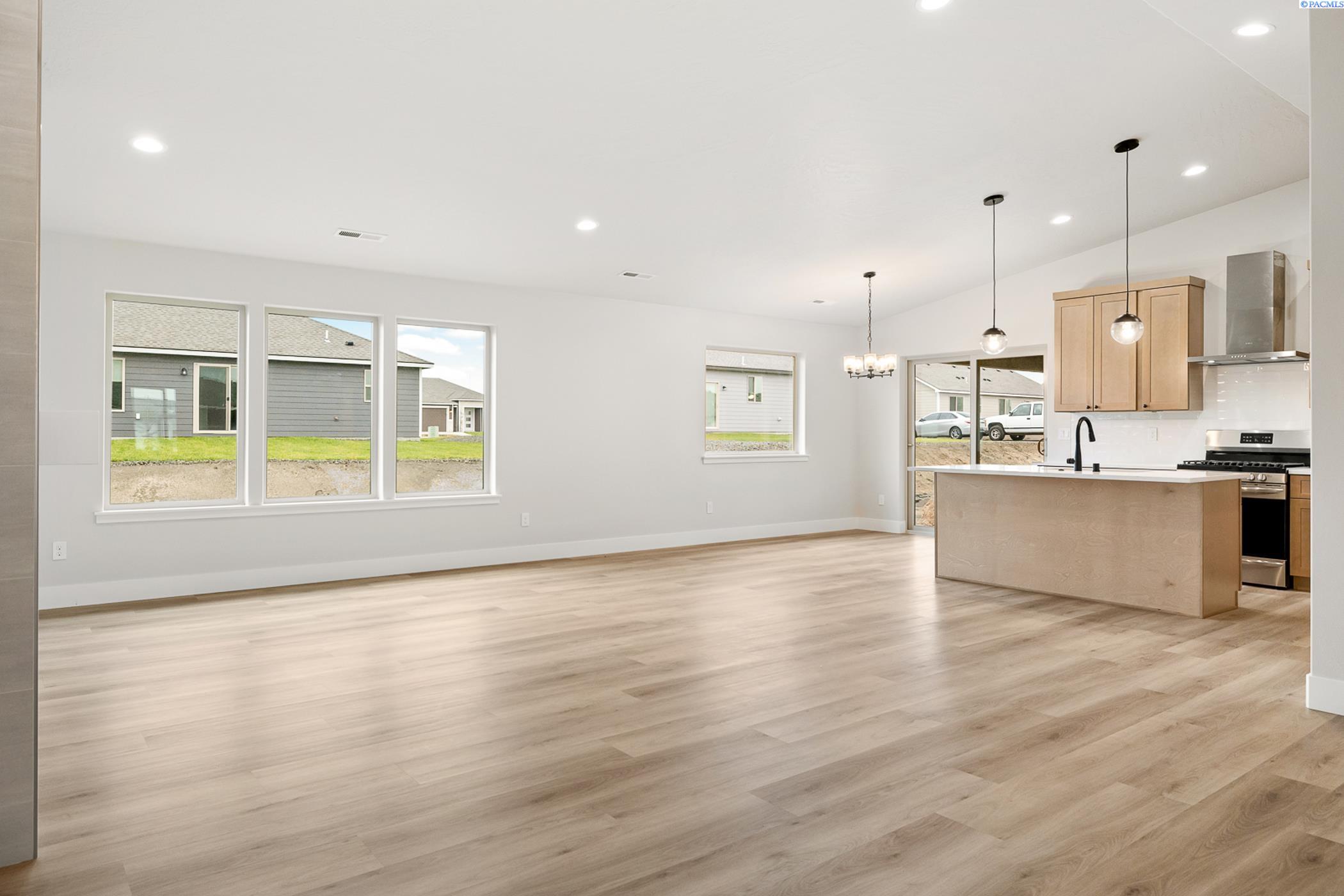 Pasco, Washington, 99301, United States, 4 Bedrooms Bedrooms, ,1 BathroomBathrooms,Residential,For Sale,1874983