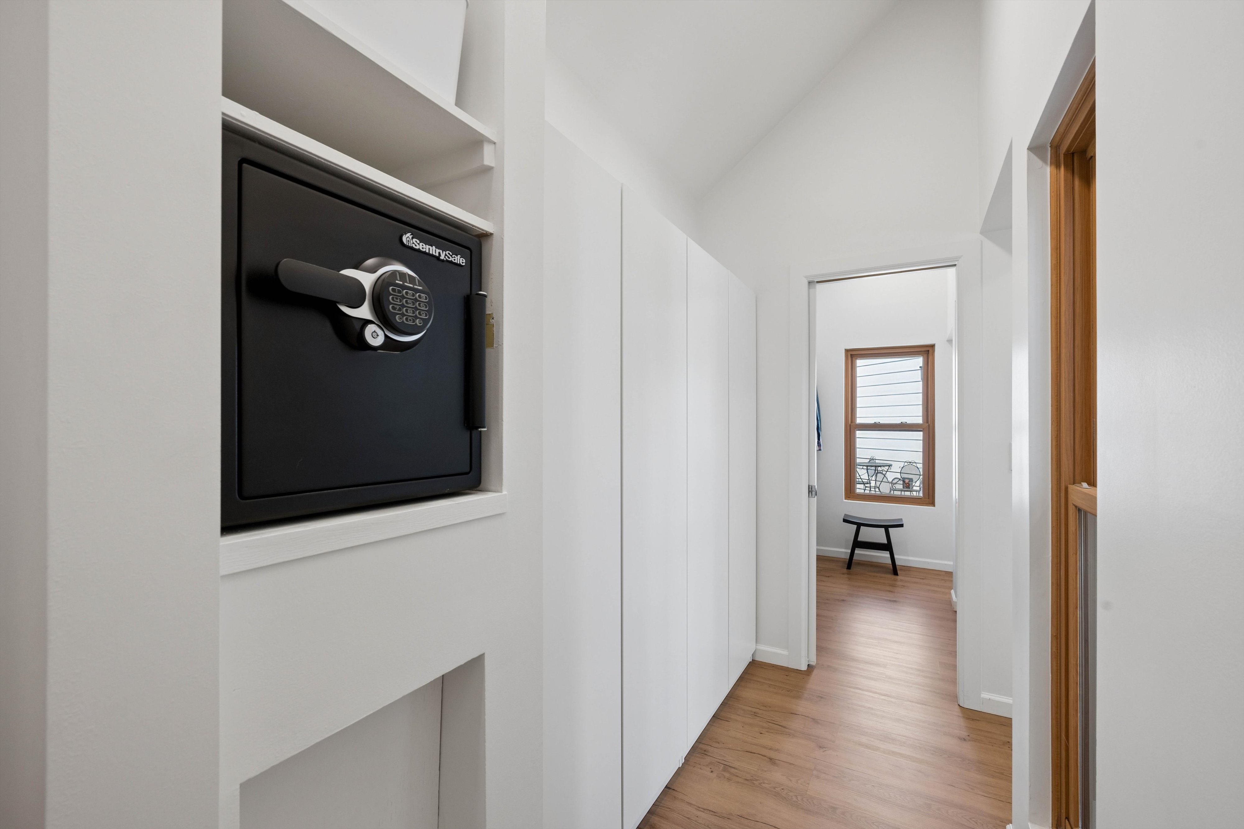  Experience Refined Mid-Century Inspired Mountain Living on 3.37 Acres - 物件實景