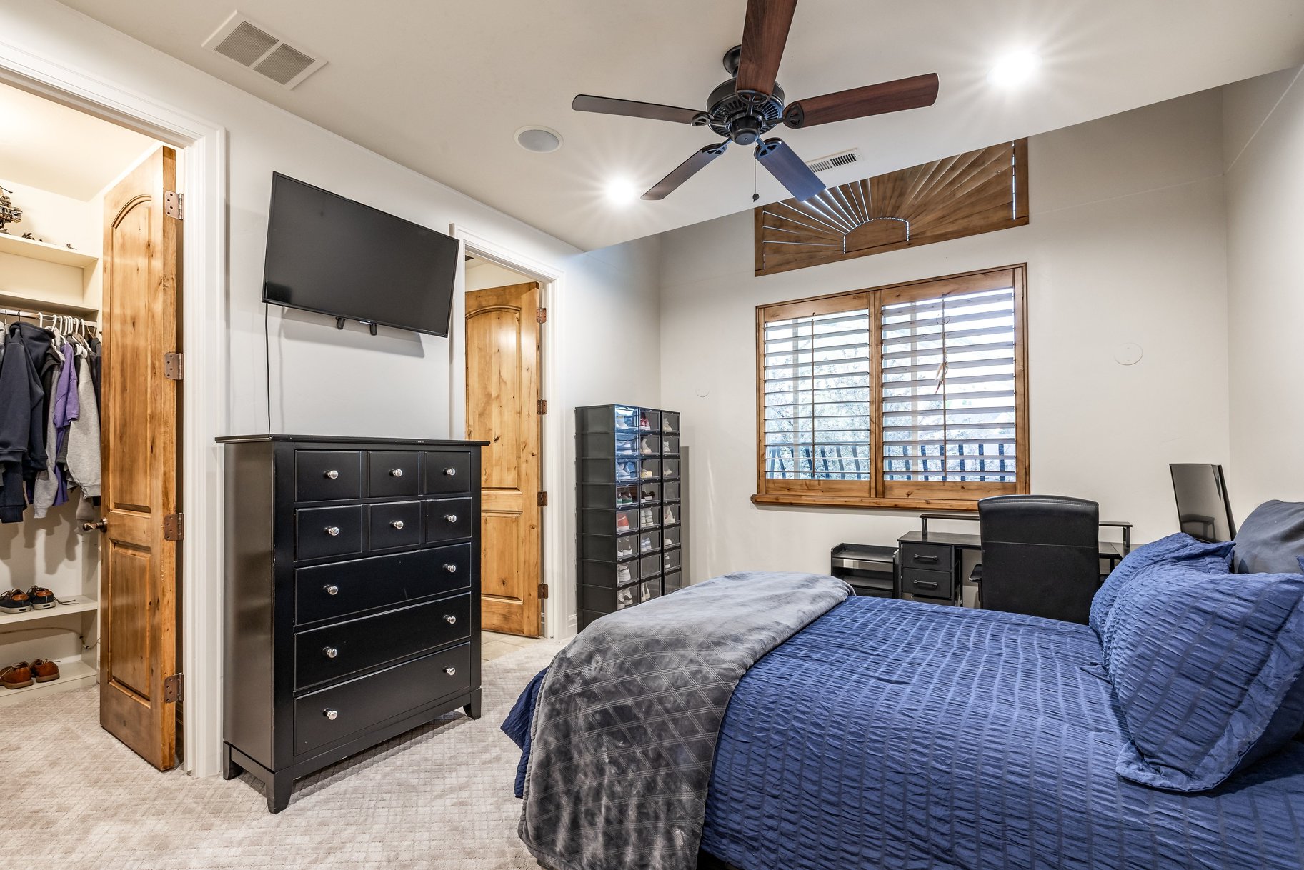  Custom 2-Story Parade Home with Dolphin Bolderscape Grotto Pool & 6 Car Garage - 物件實景